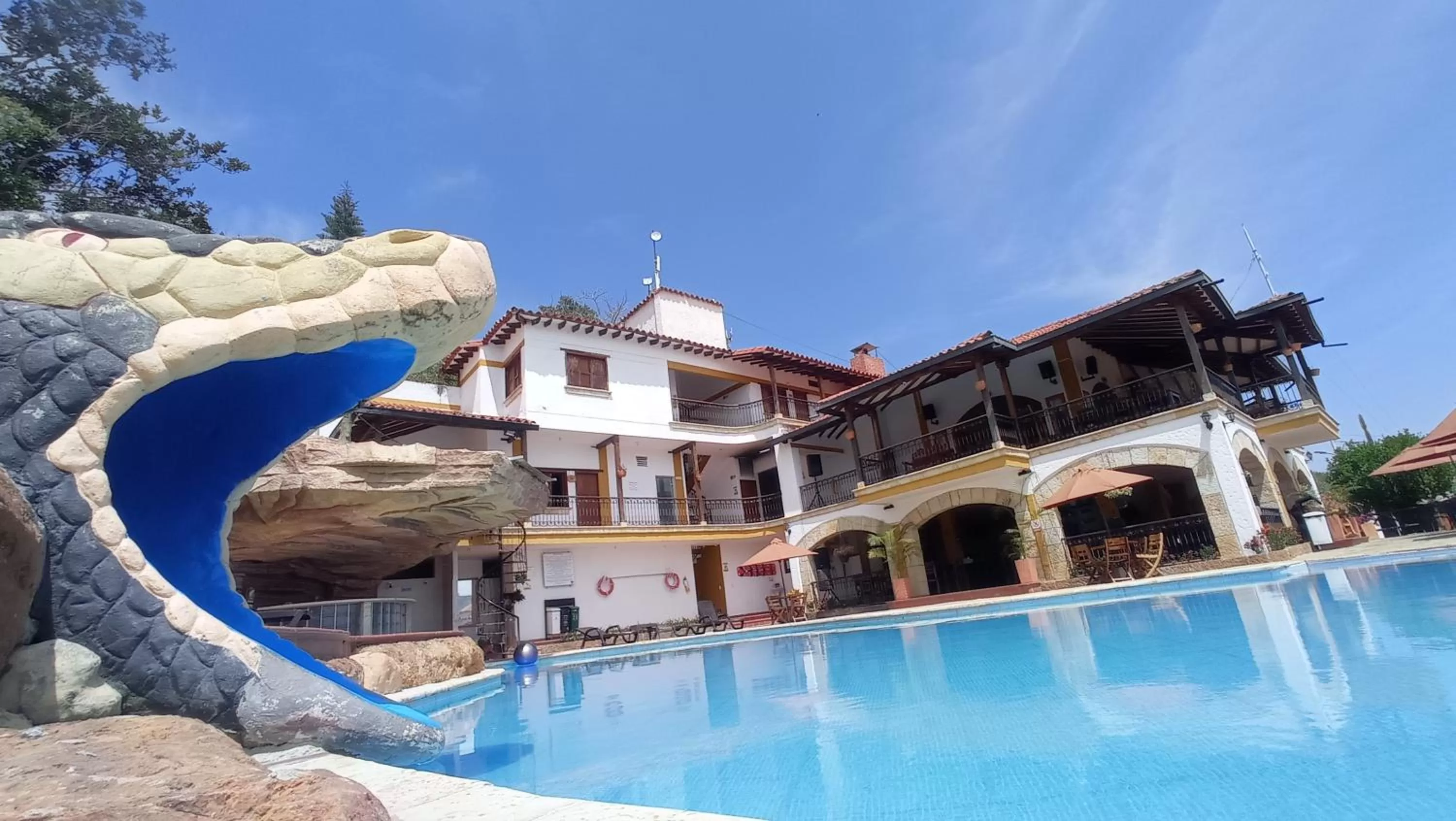 Swimming pool in Hotel Las Rocas Resort Villanueva