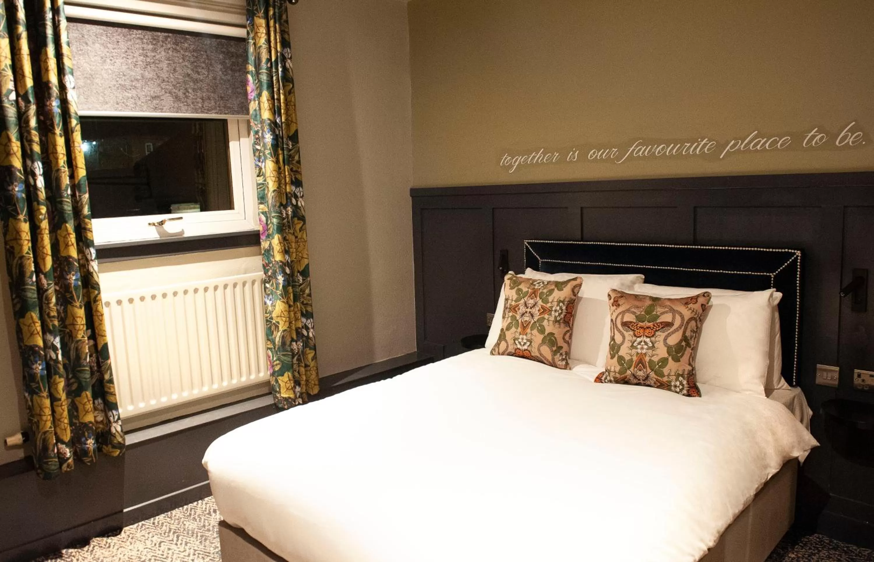 Bed in The Coachman Hotel