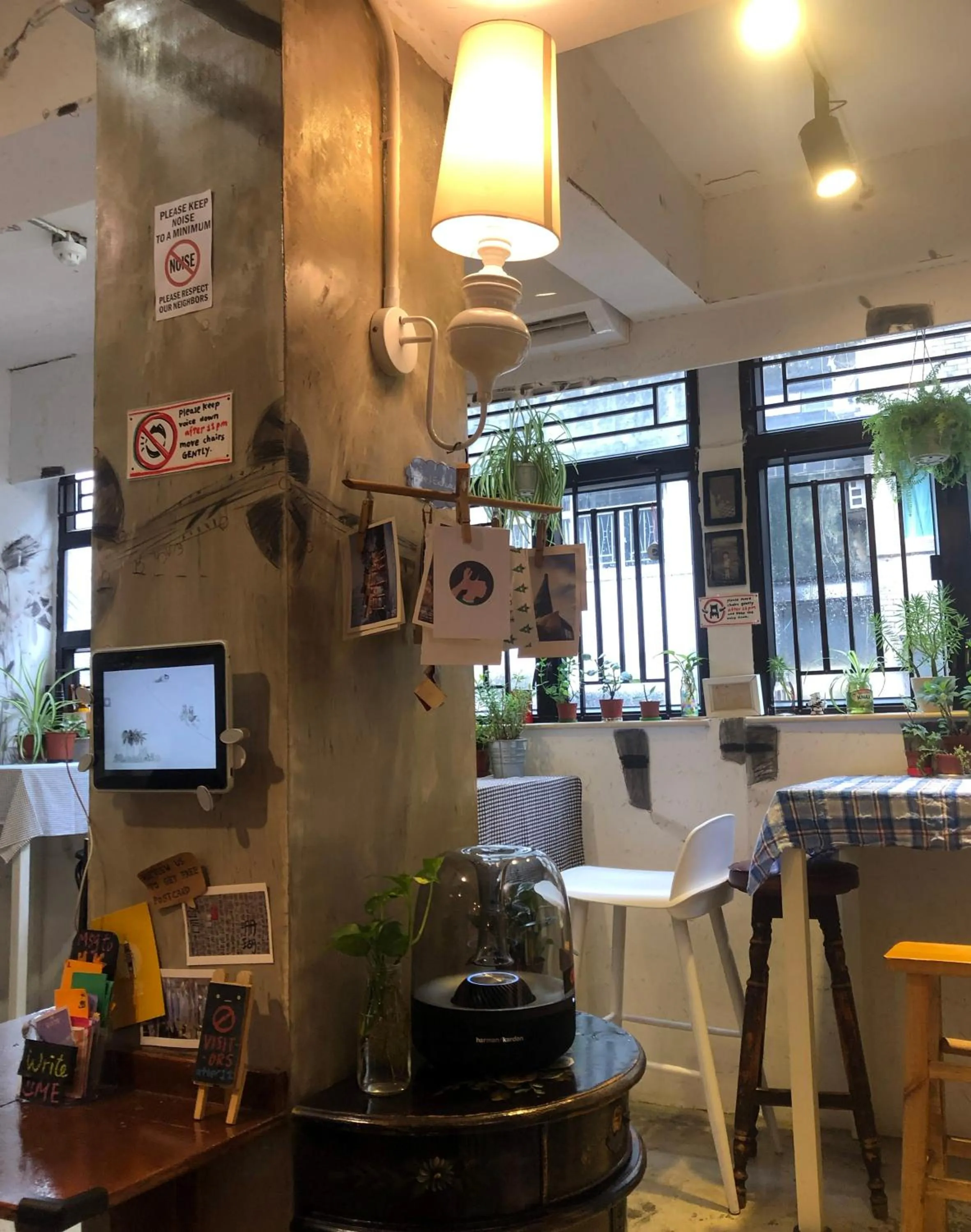 Communal lounge/ TV room in Hop Inn