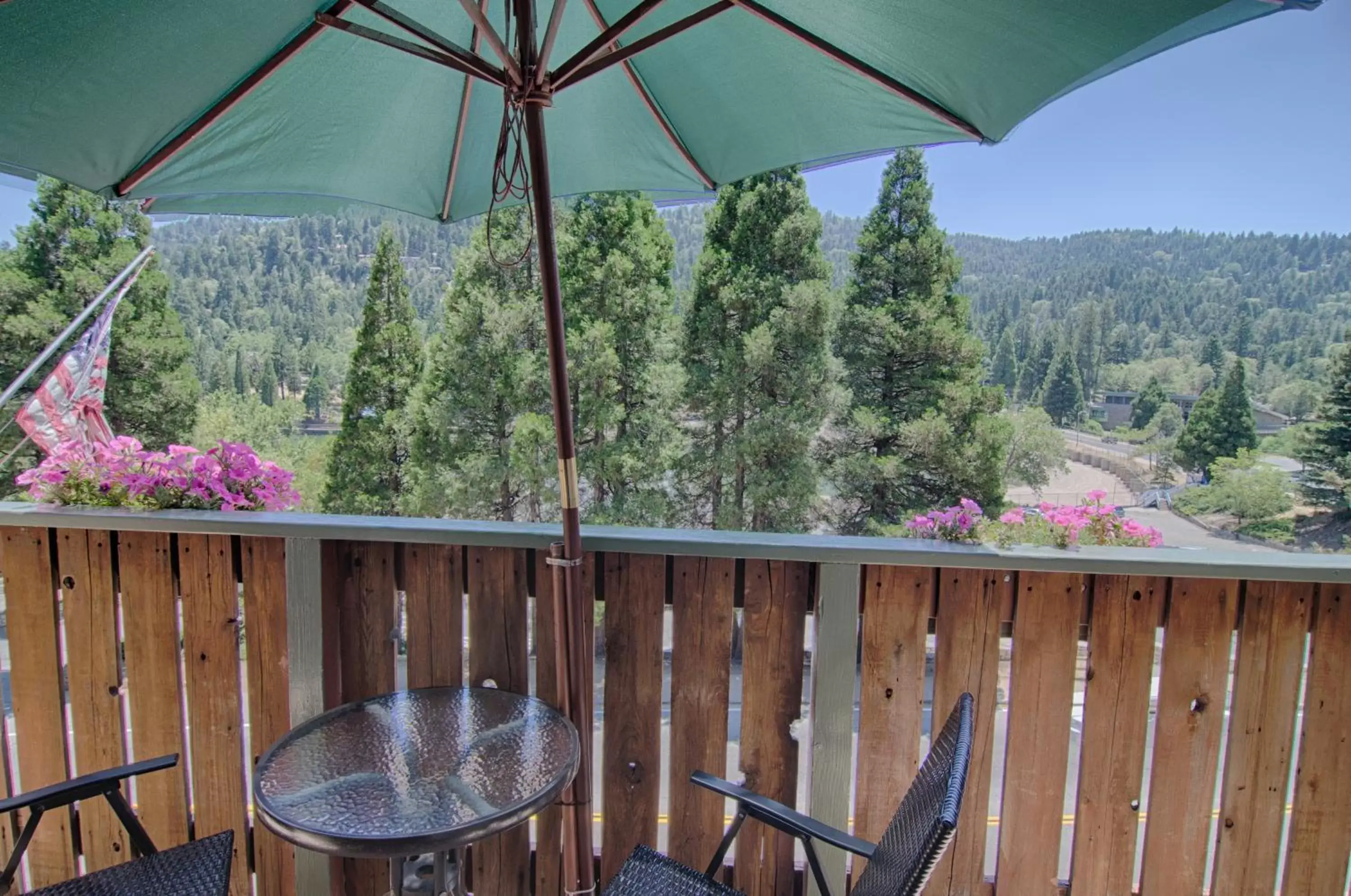 View (from property/room), Balcony/Terrace in The North Shore Inn