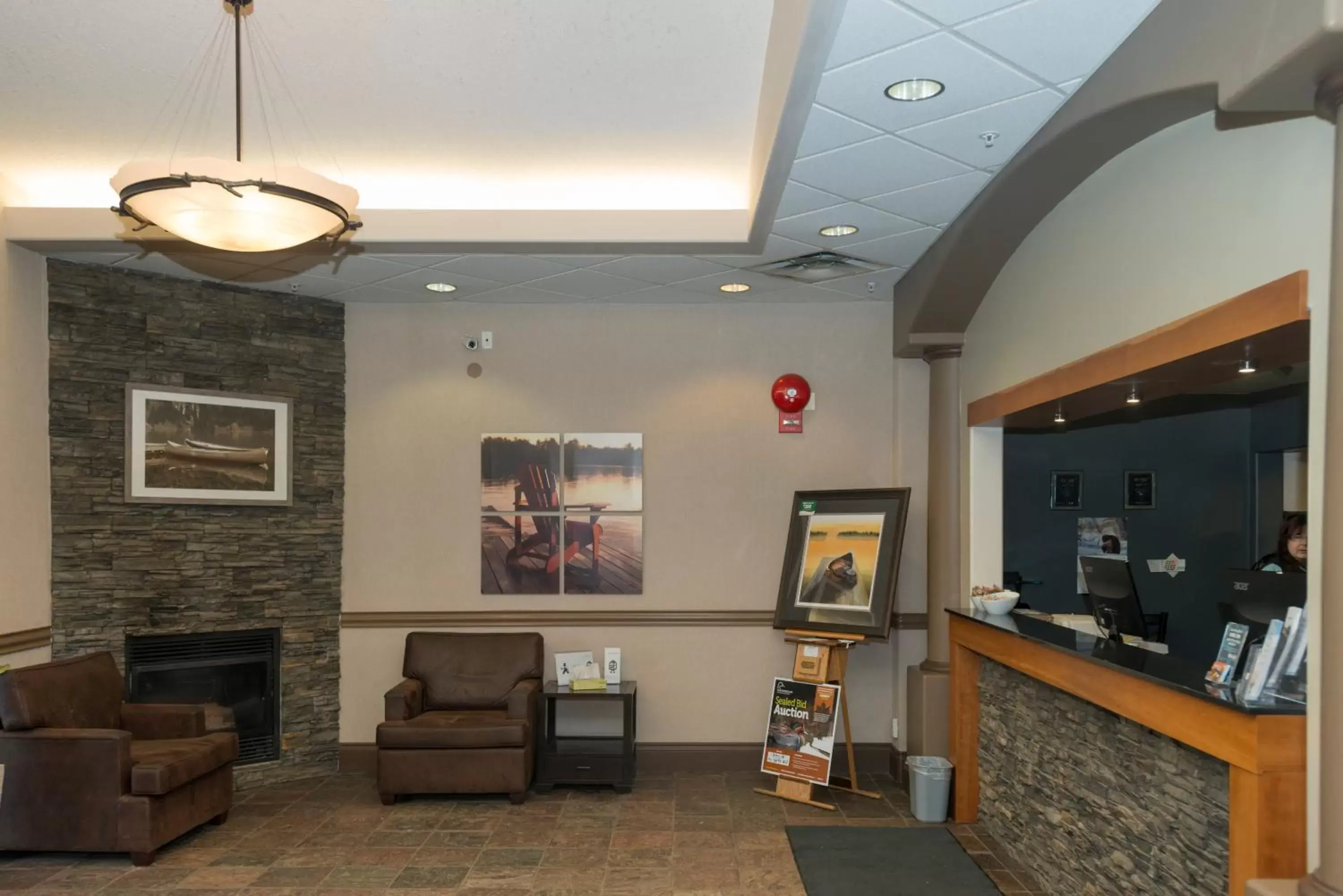 Lobby/Reception in Lakeview Inns & Suites - Fort Saskatchewan