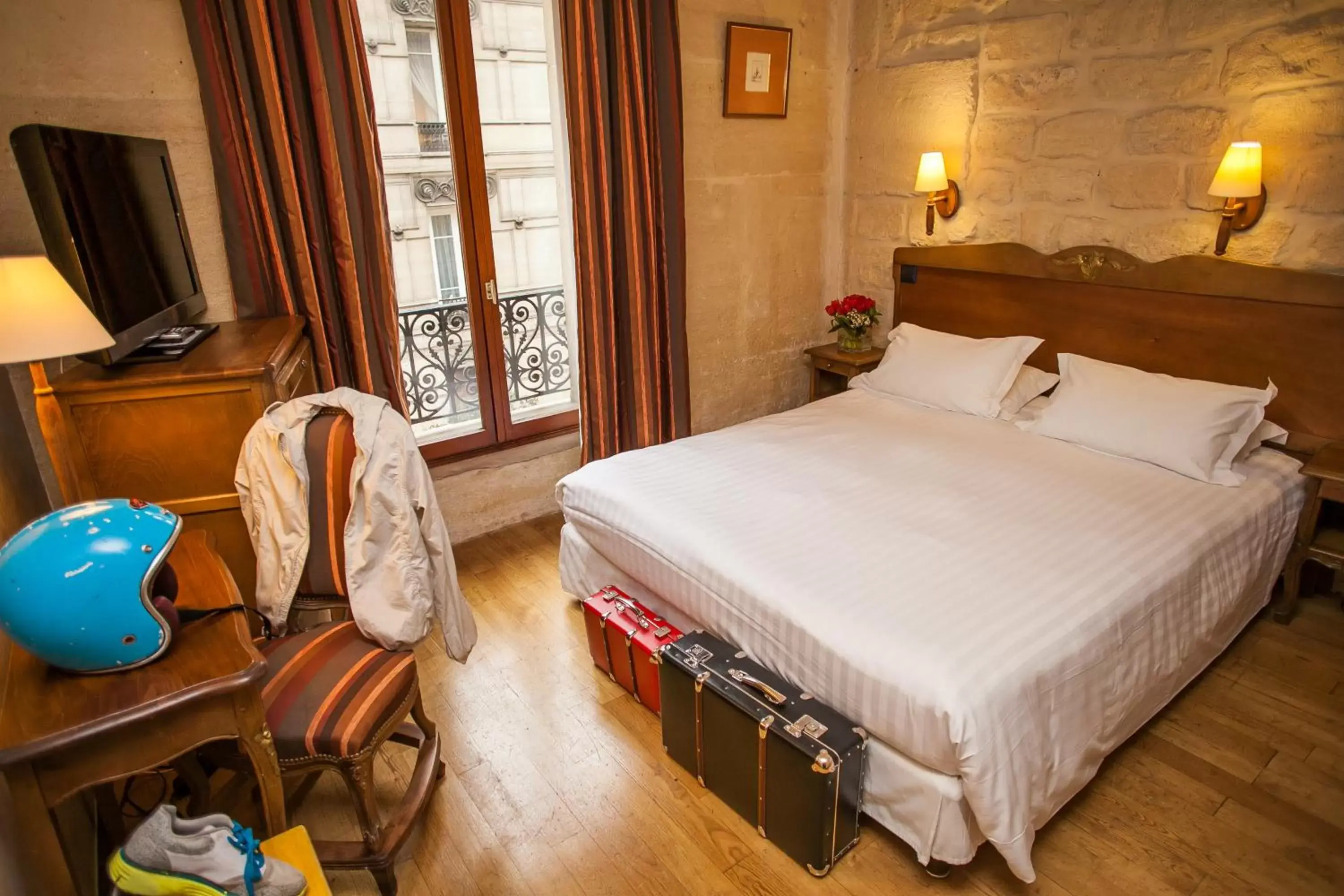 Bedroom, Bed in Europe Saint Severin-Paris Notre Dame
