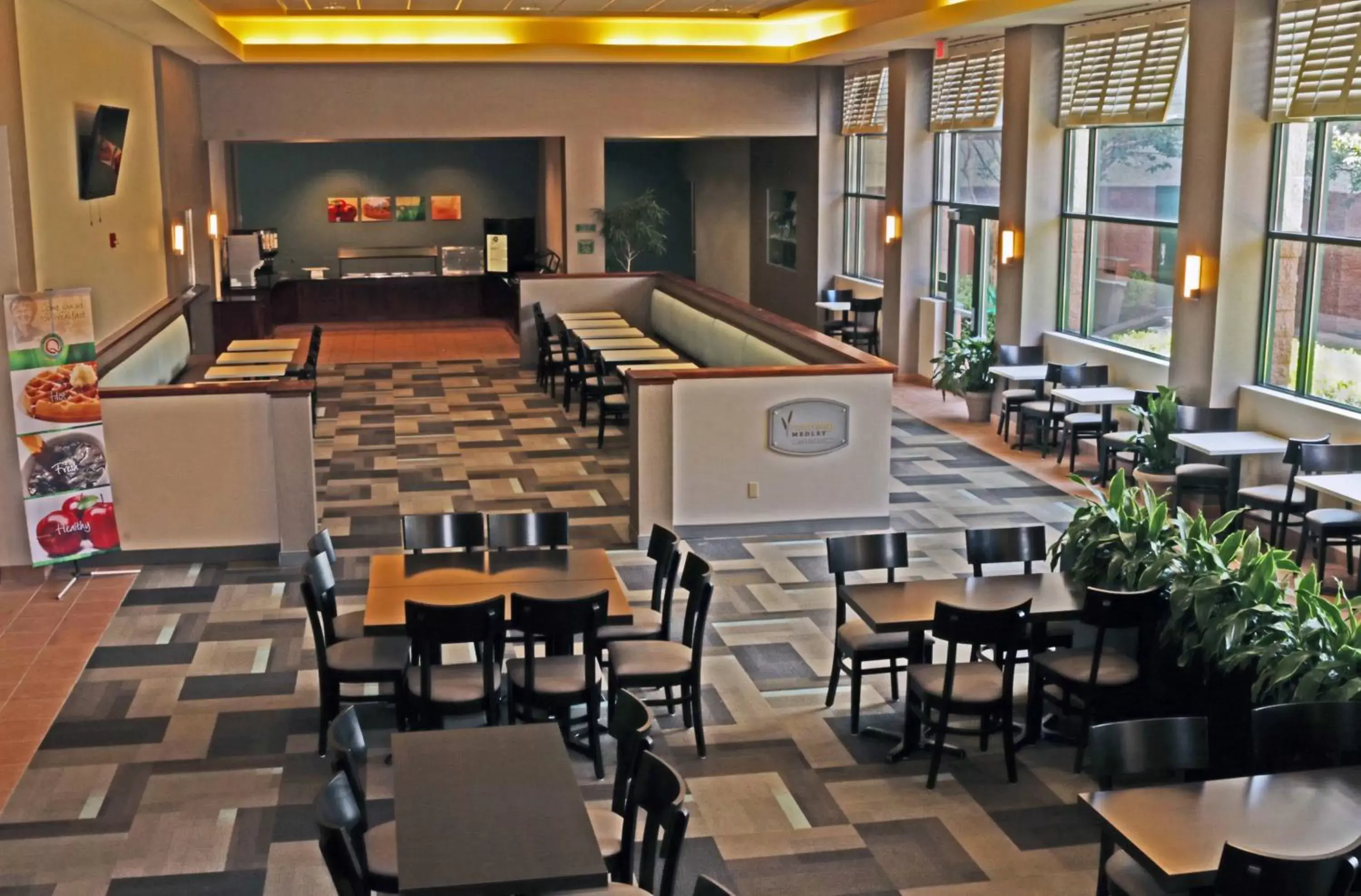 Restaurant/places to eat in Quality Suites Lake Wright - Norfolk Airport Restaurant/places to eat in Quality Suites Lake Wright - Norfolk Airport