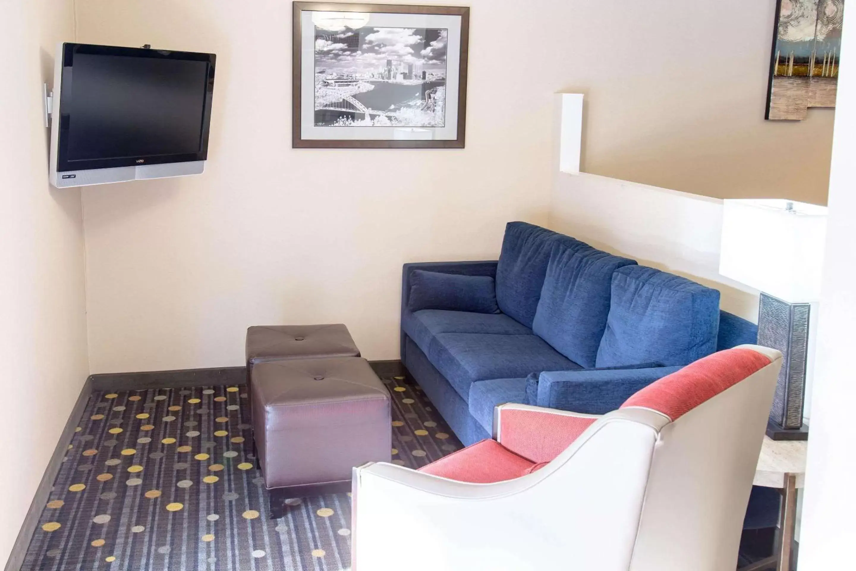 Lobby or reception, Seating Area in Comfort Inn Pittsburgh