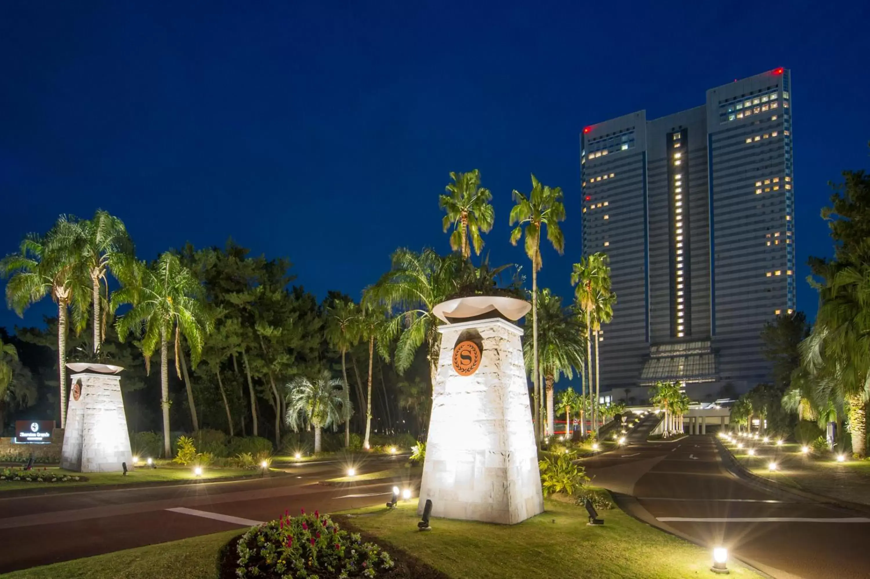 Facade/entrance, Nearby Landmark in Sheraton Grande Ocean Resort