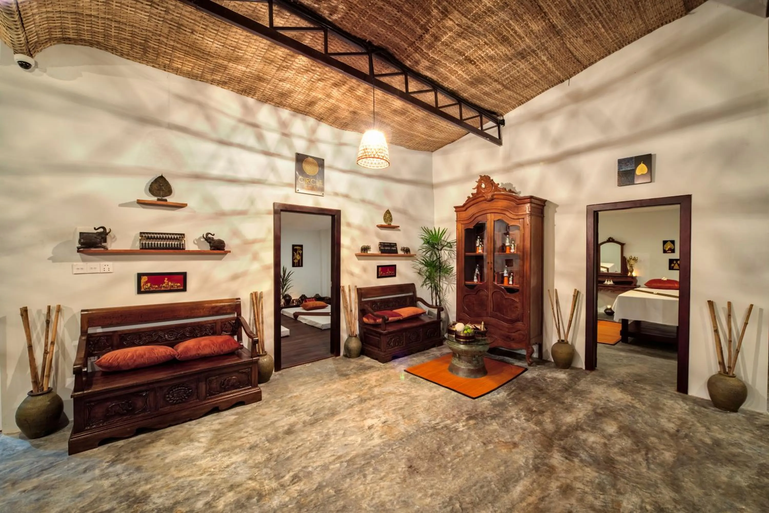Massage, Bed in Mane Village Suites