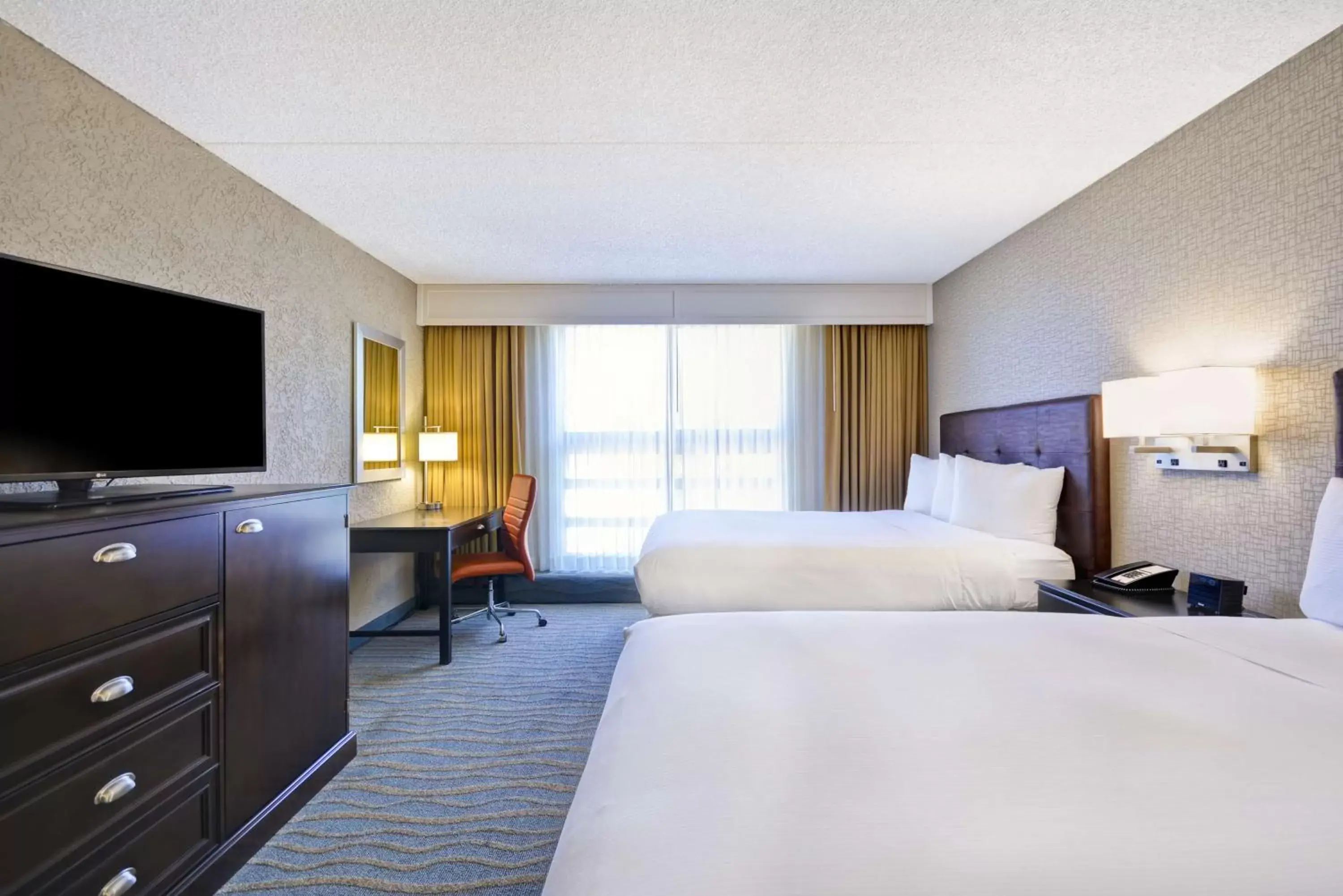 Bedroom, Bed in DoubleTree by Hilton Phoenix North