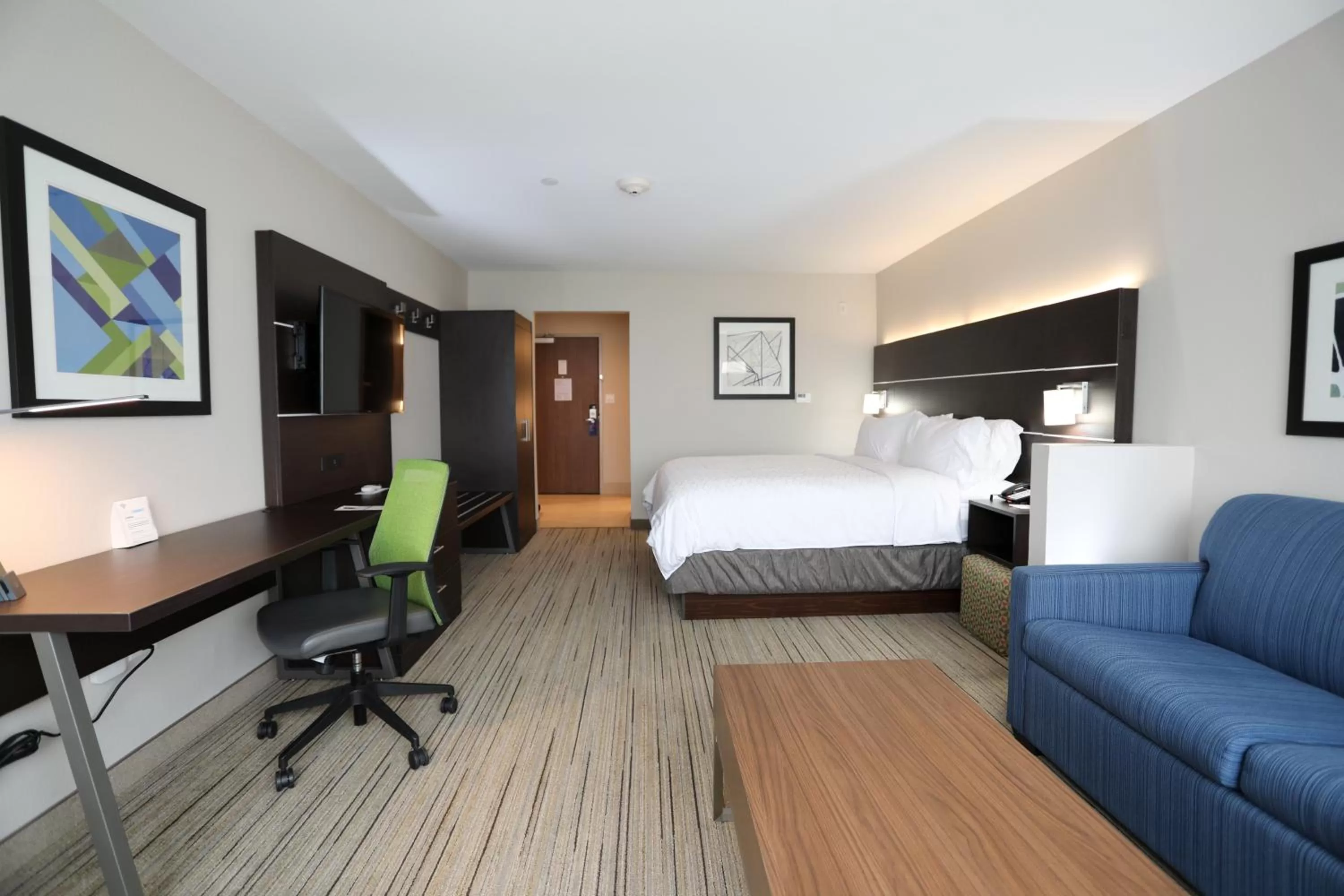 Photo of the whole room, Bed in Holiday Inn Express & Suites - Forney by IHG