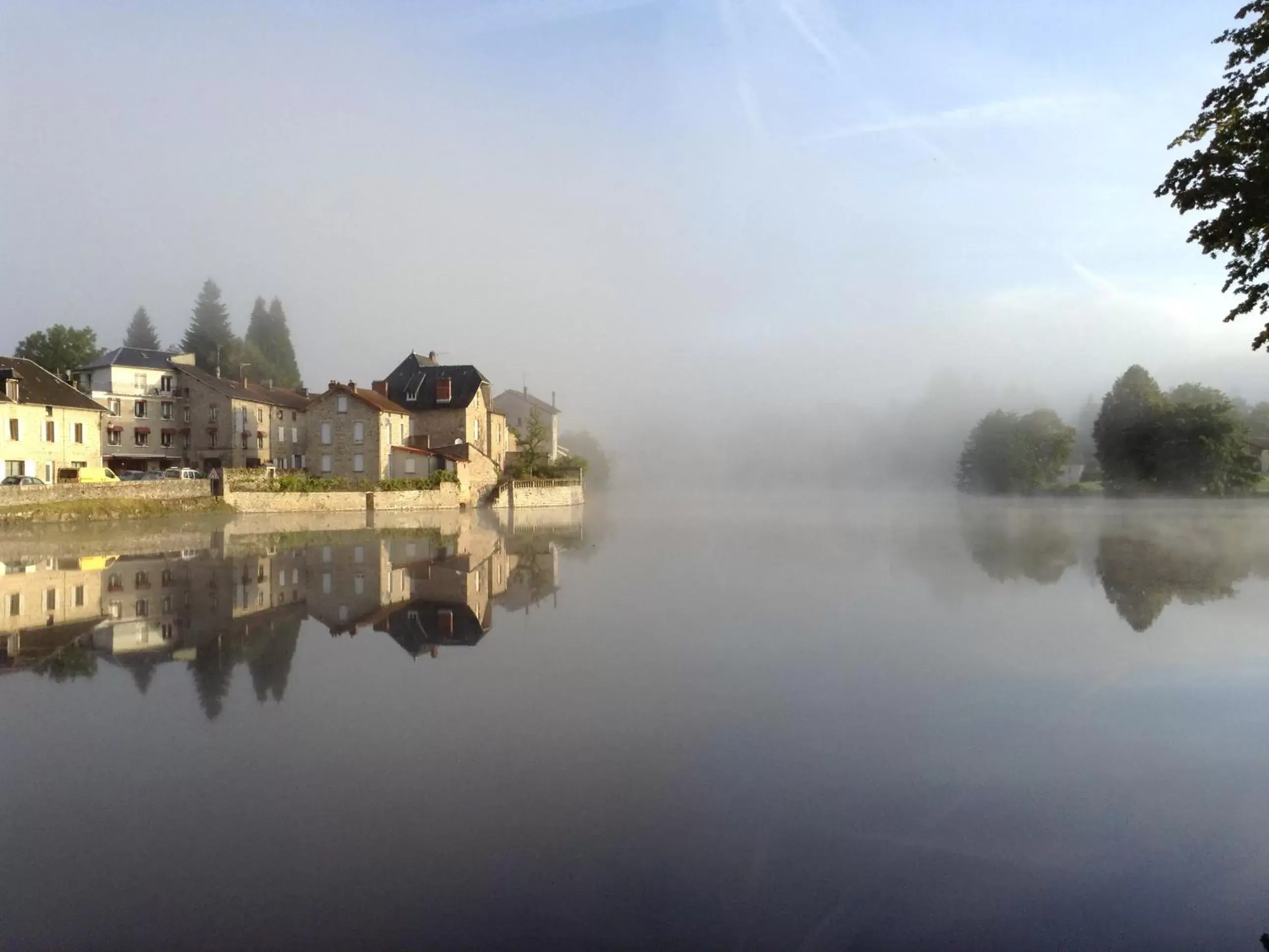 Property building, Swimming Pool in Le Bellerive