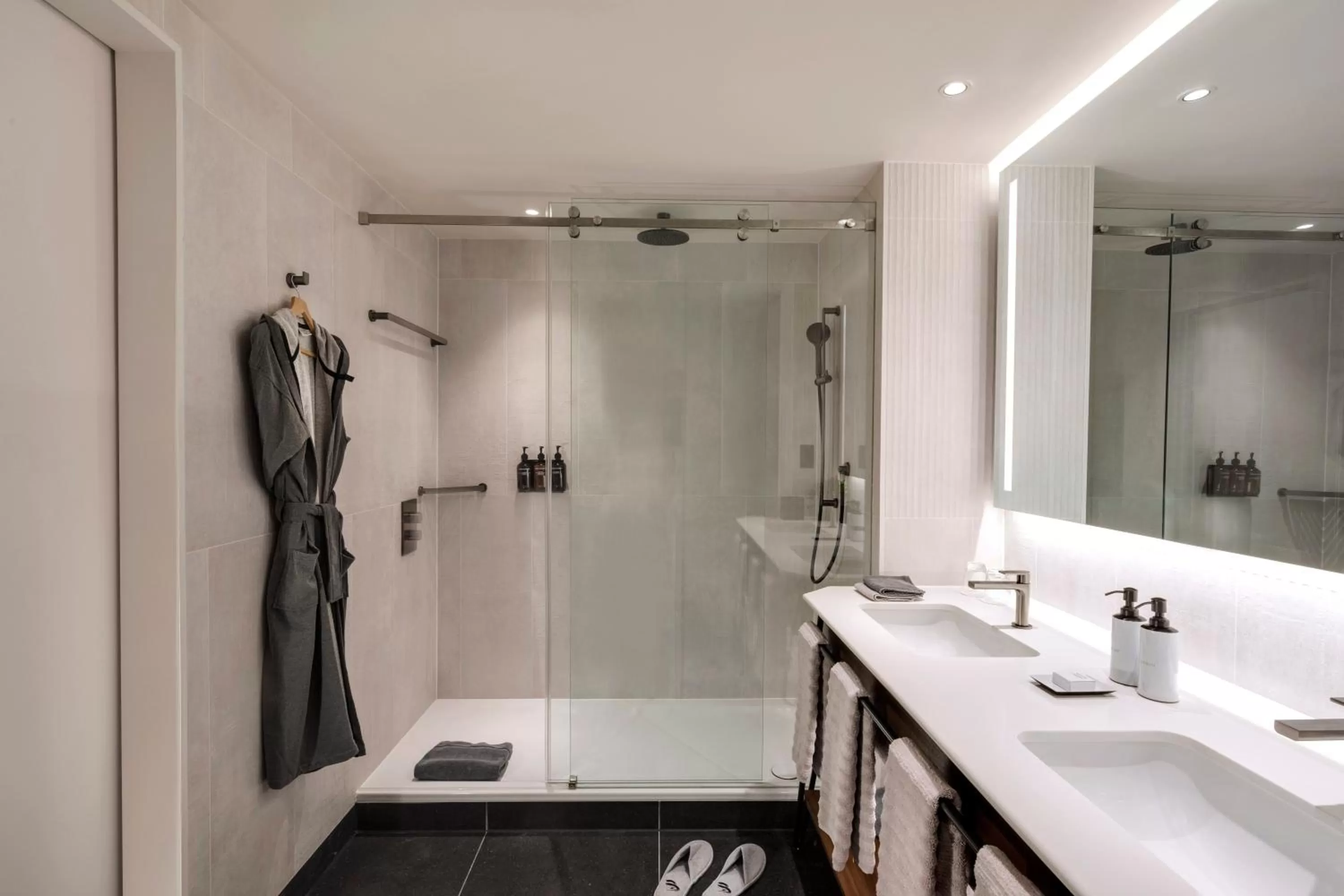 Bathroom in Bankside Hotel, Autograph Collection