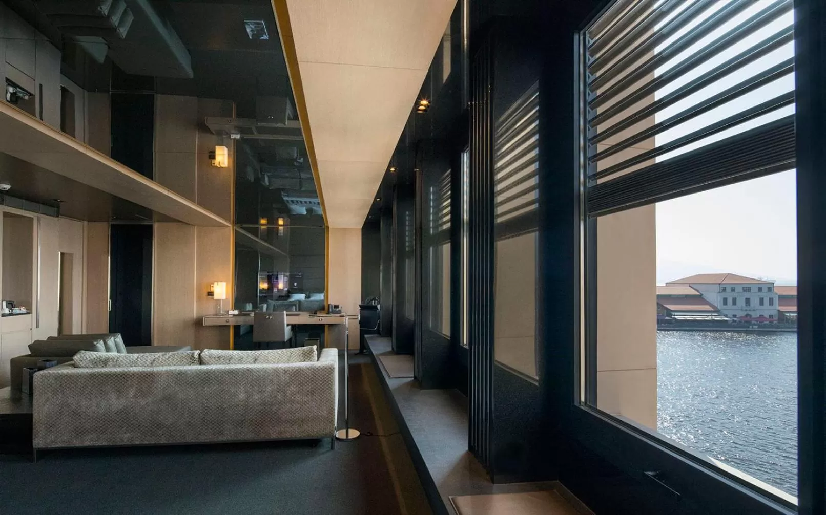 Living room, Bed in Key Hotel