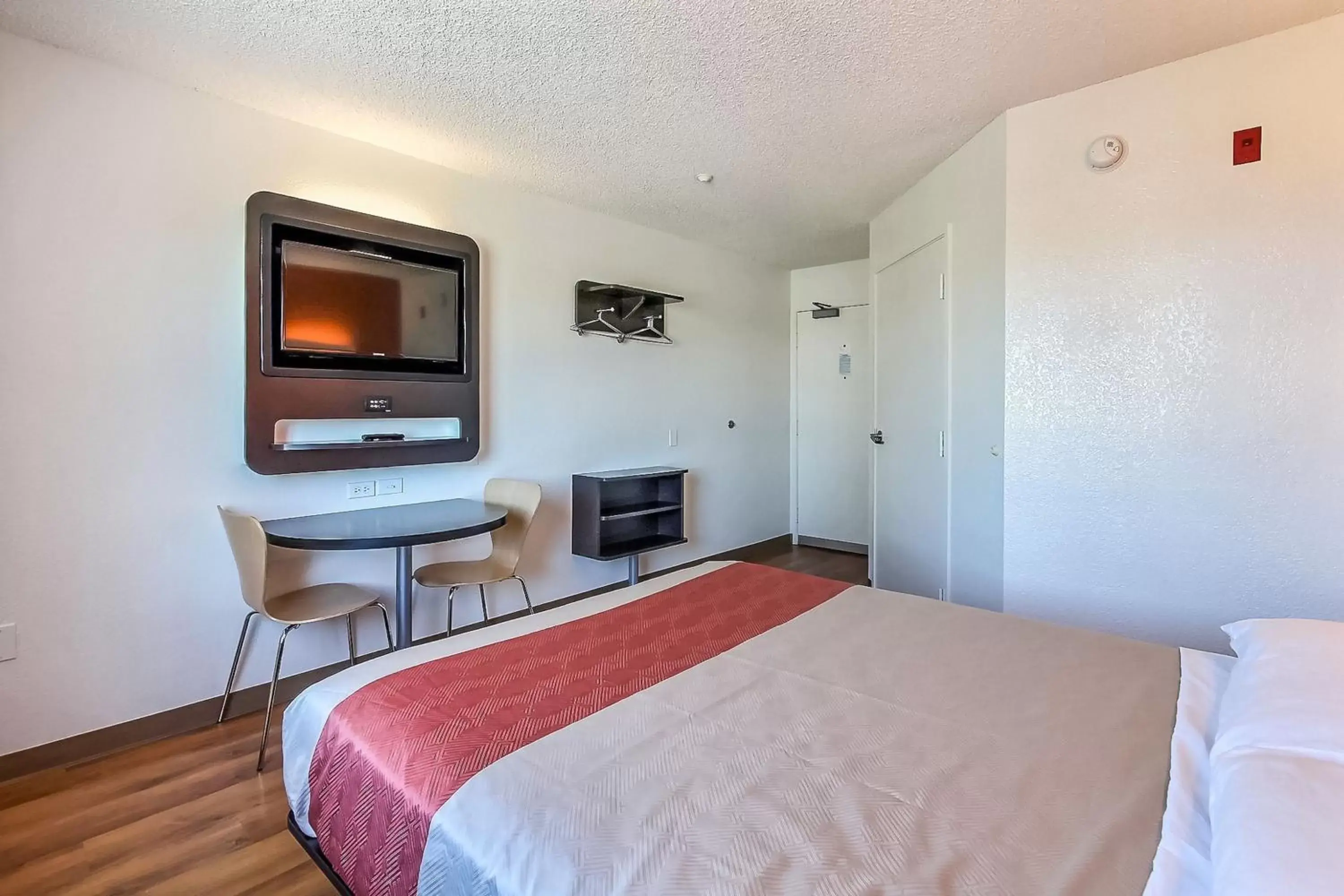 Photo of the whole room, Bed in Motel 6-Gilroy, CA
