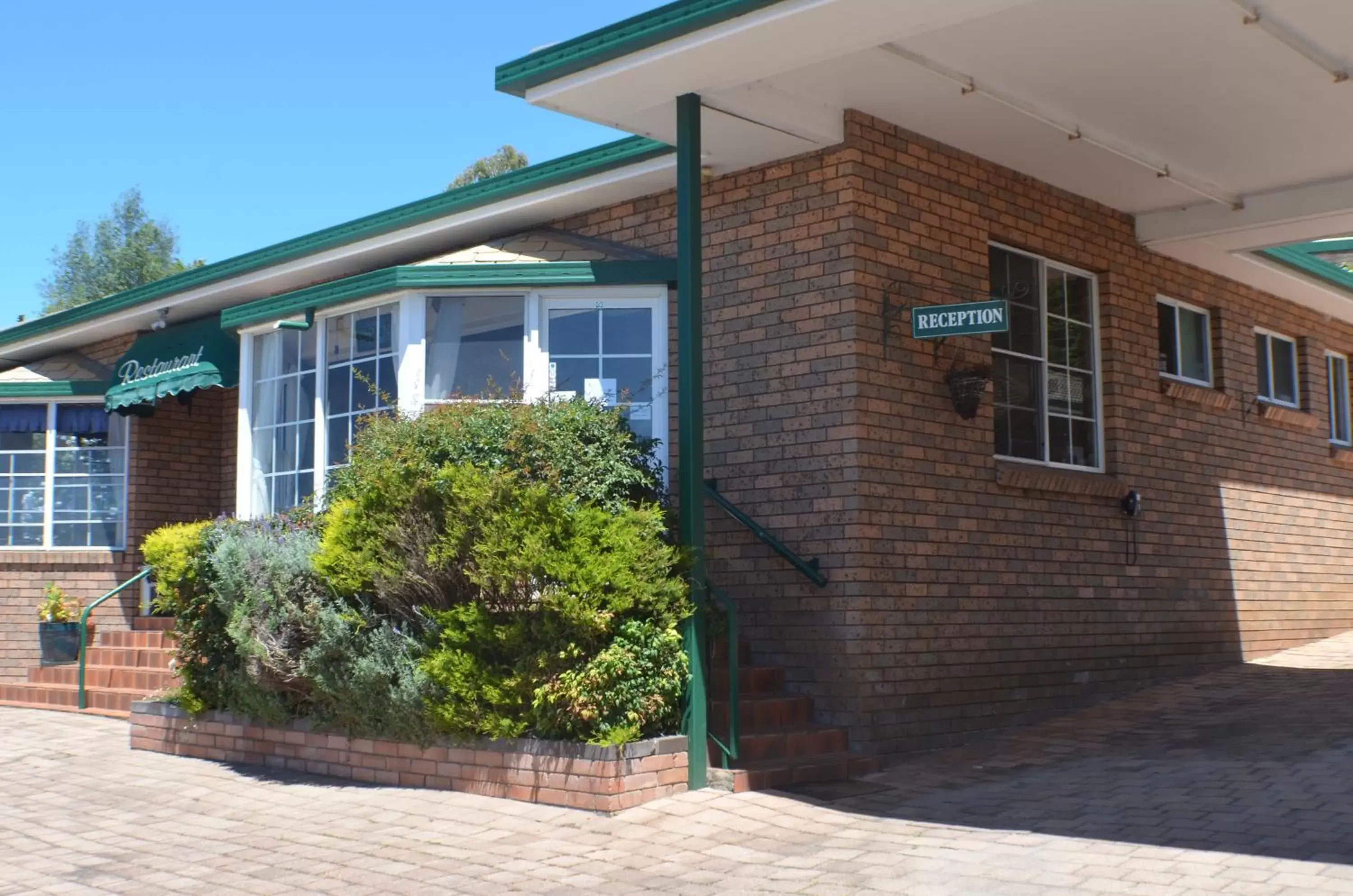 Facade/entrance, Property Building in Deer Park Motor Inn Armidale