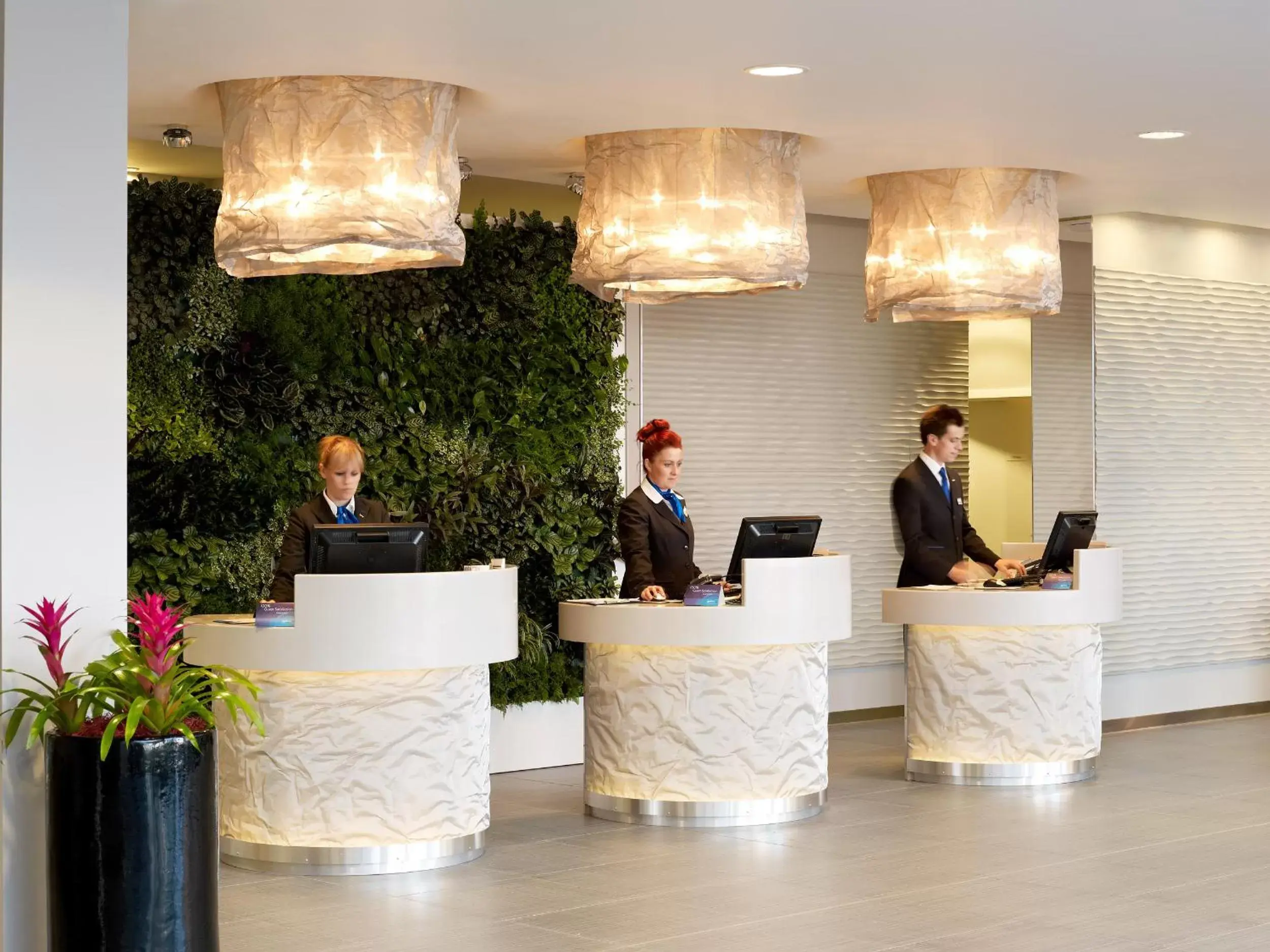 Lobby or reception in Radisson Blu Hotel East Midlands Airport