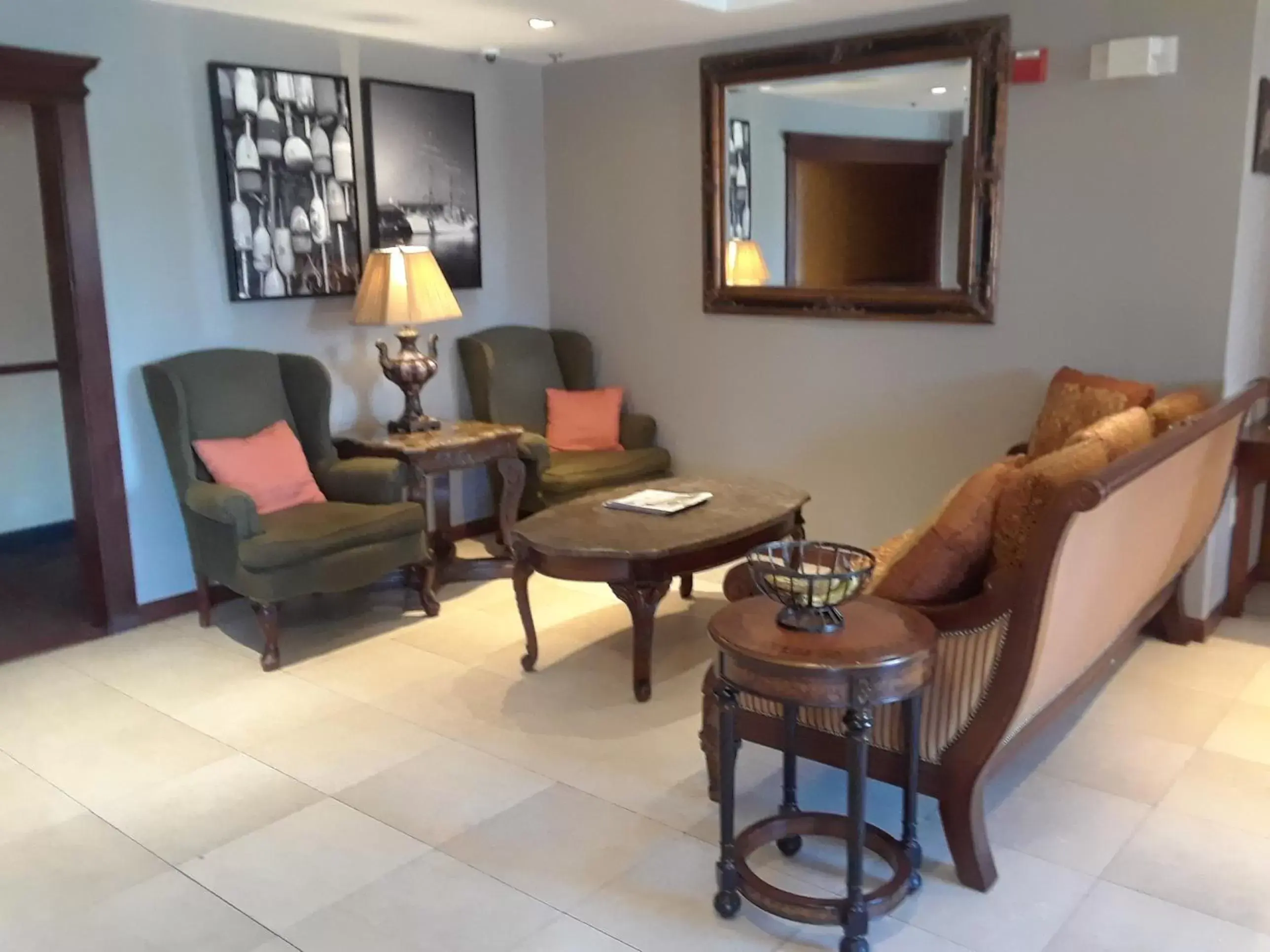 Seating Area in Best Western Dartmouth-New Bedford