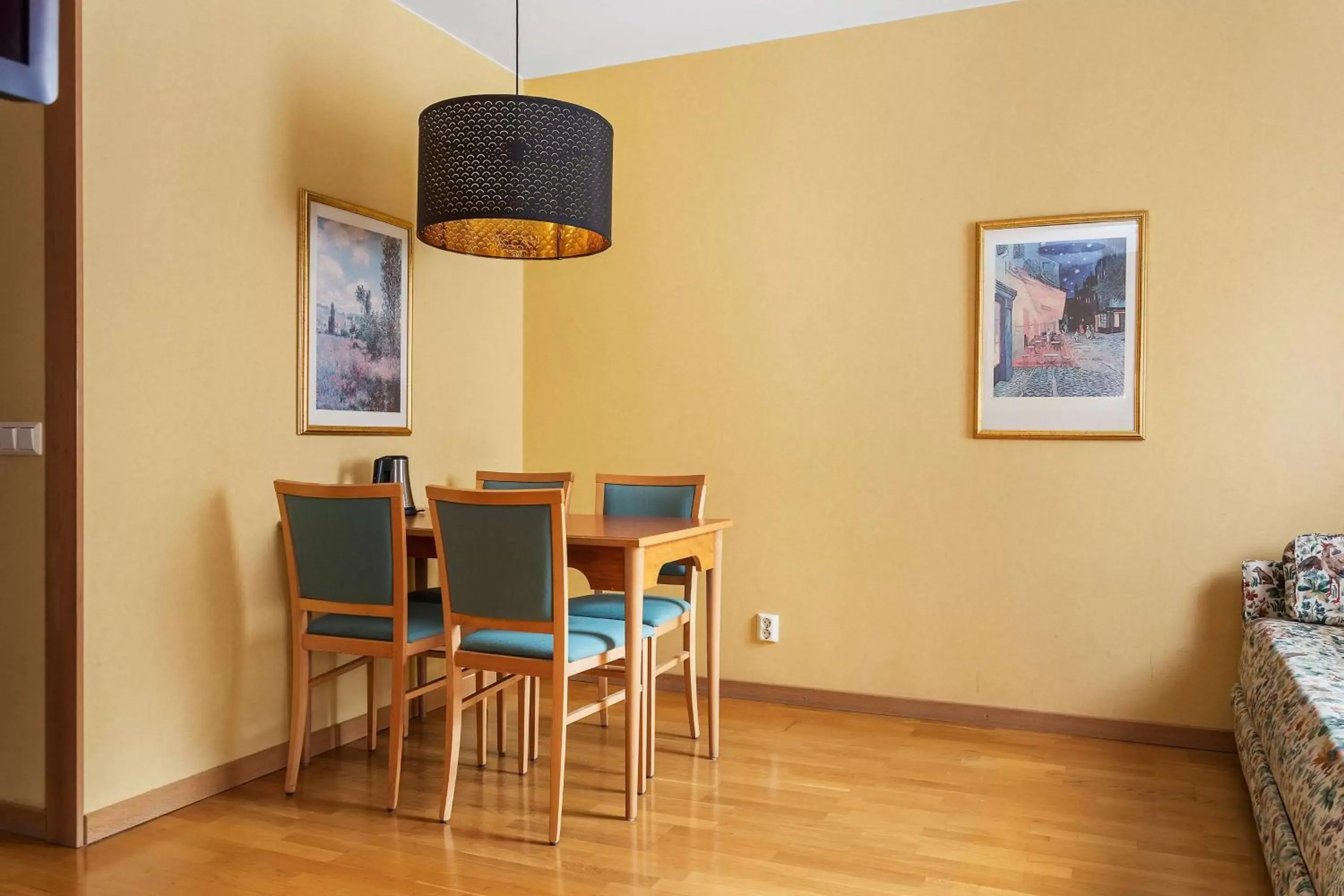 Bedroom, Dining Area in Sure Hotel by Best Western Esplanade