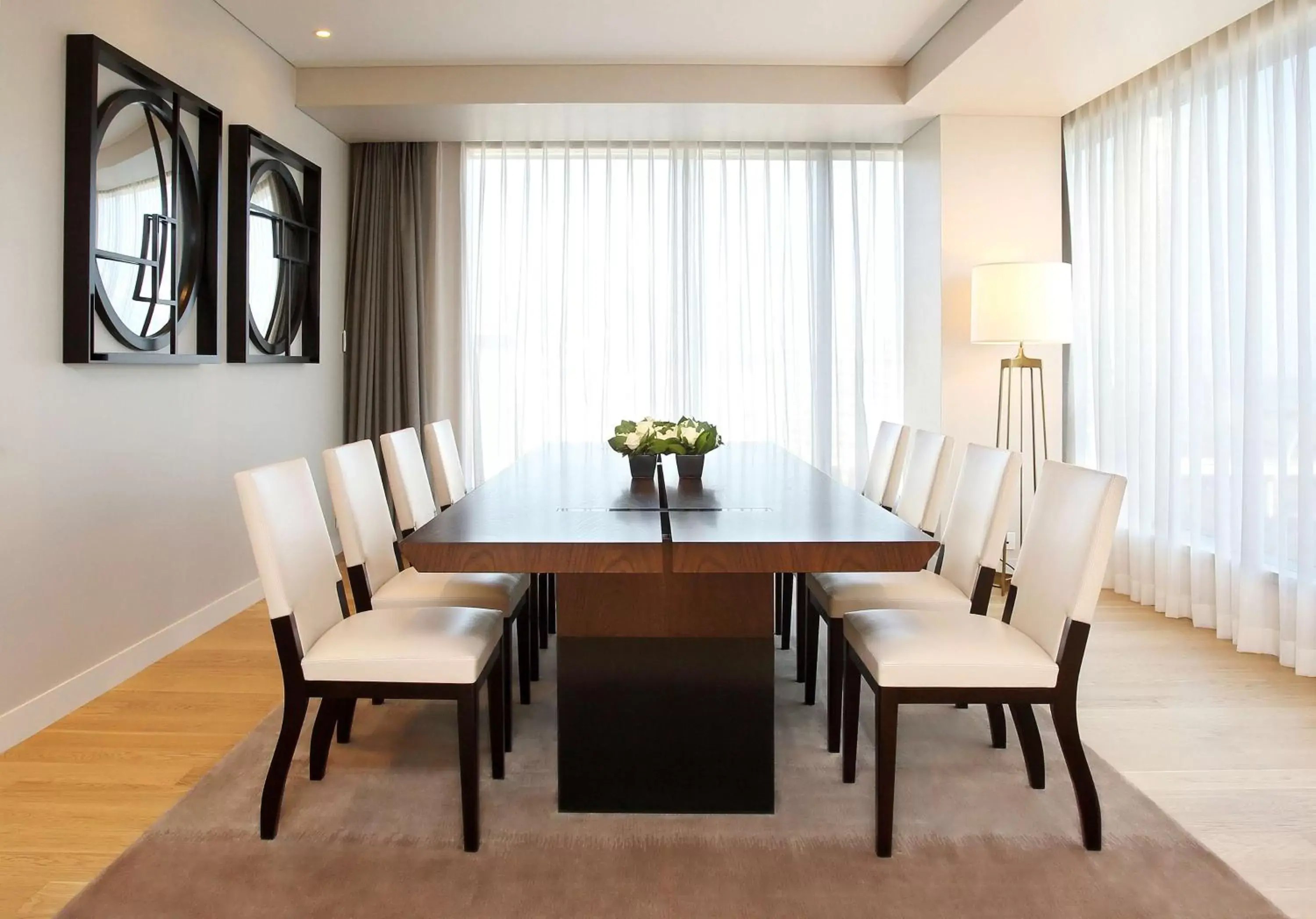 Photo of the whole room, Dining Area in Grand Hyatt Incheon