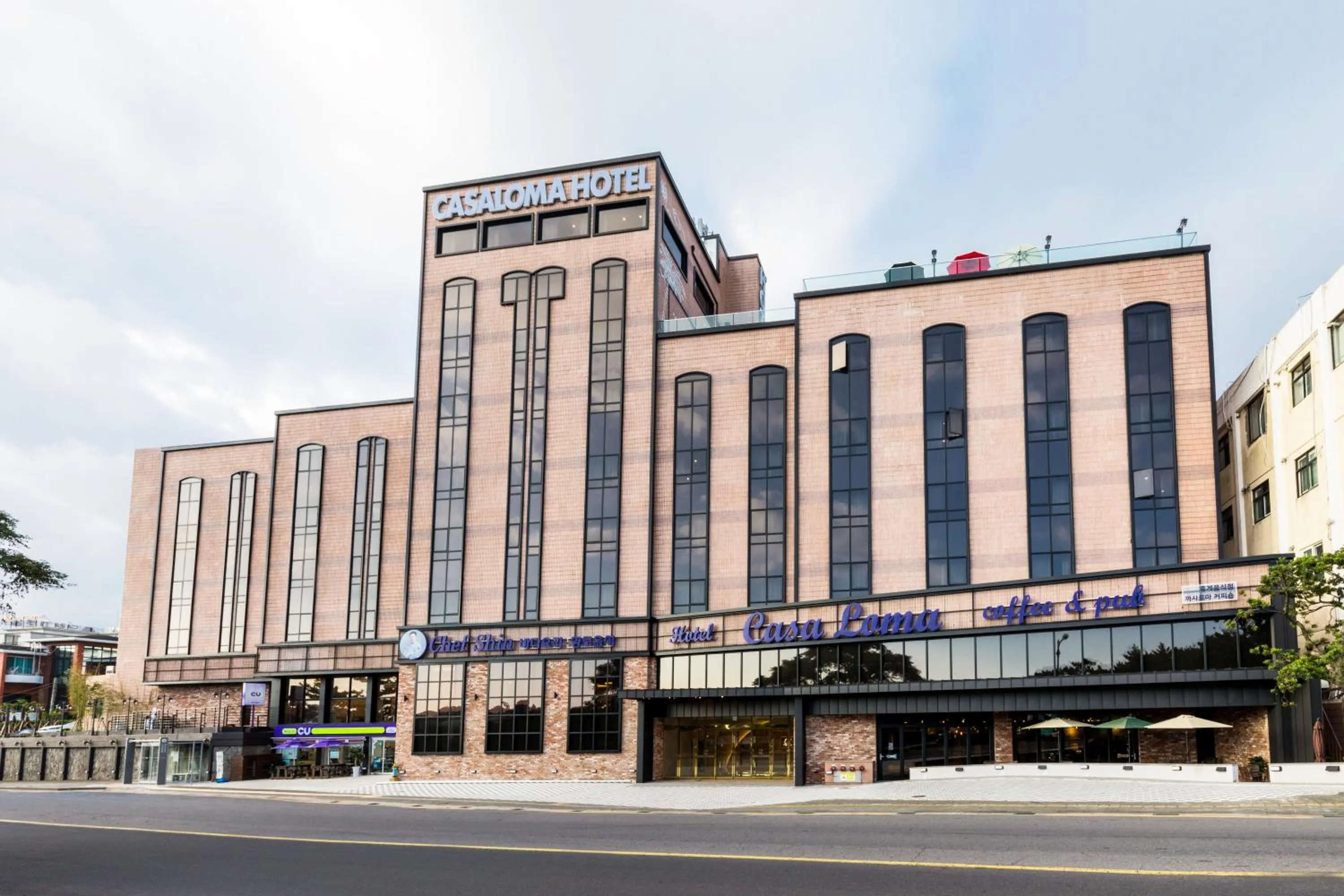 Property building in Casaloma Hotel