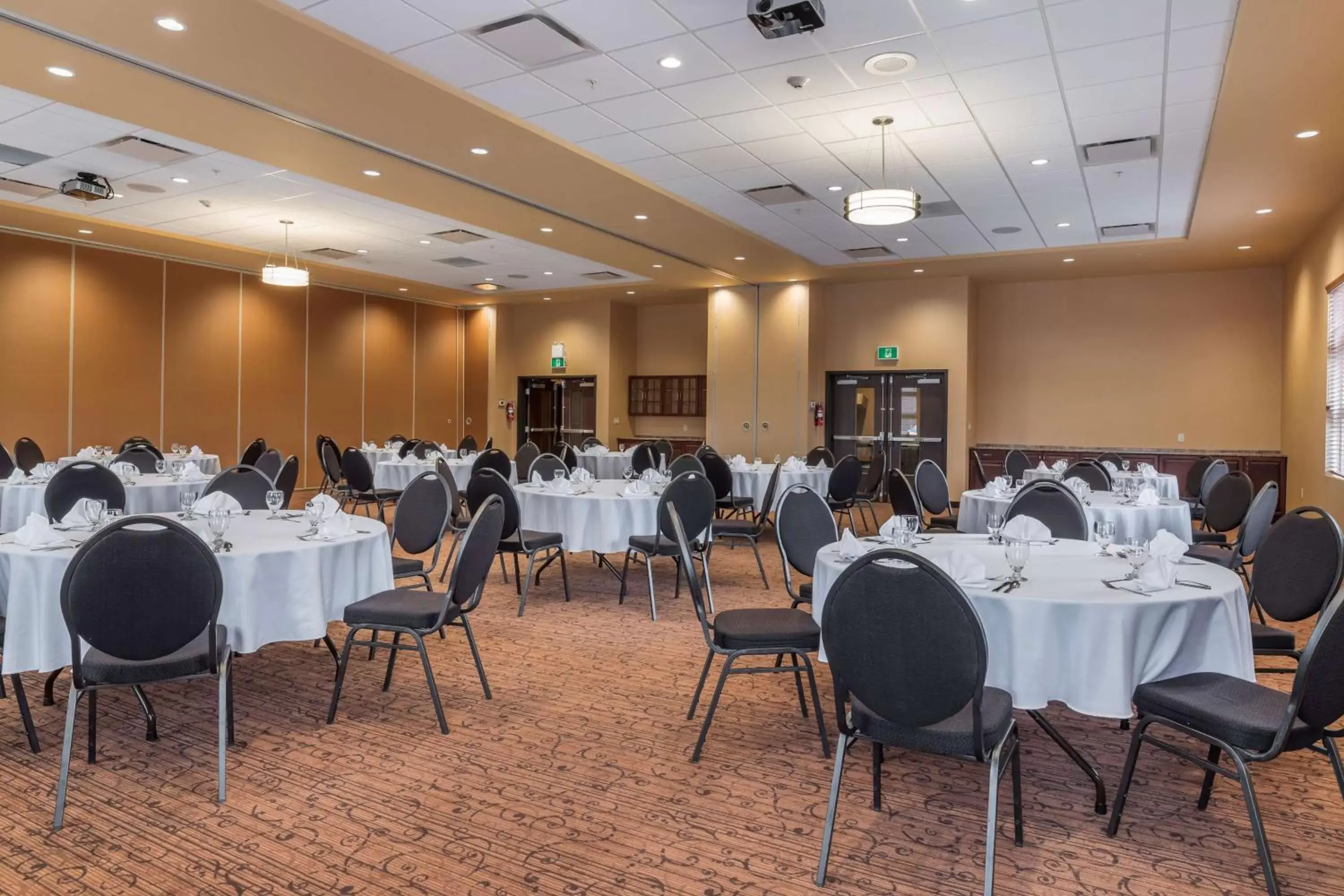 Meeting/conference room, Restaurant/Places to Eat in Best Western Plus, Bathurst Hotel & Suites