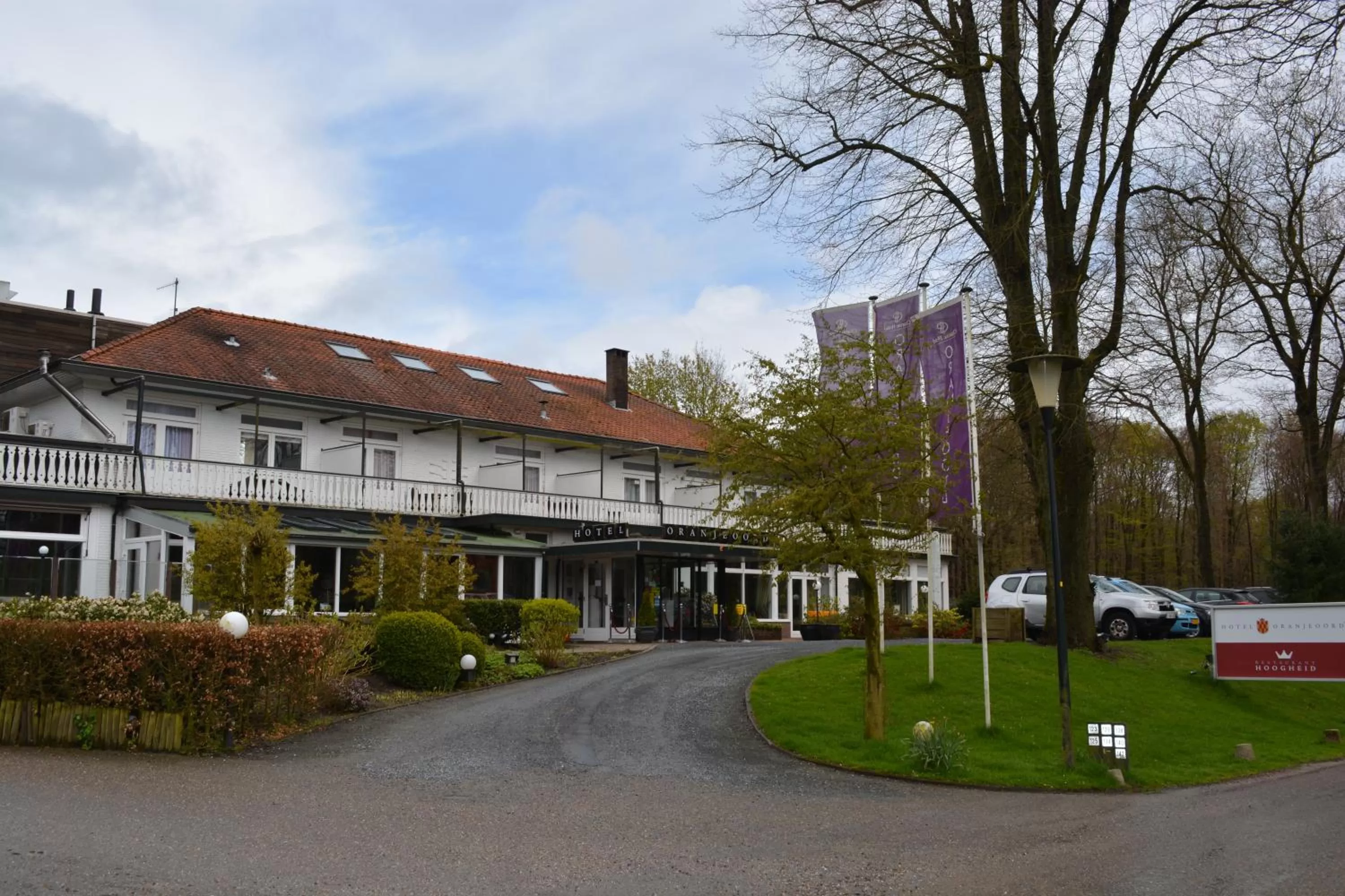 Facade/entrance, Property Building in Hotel Oranjeoord