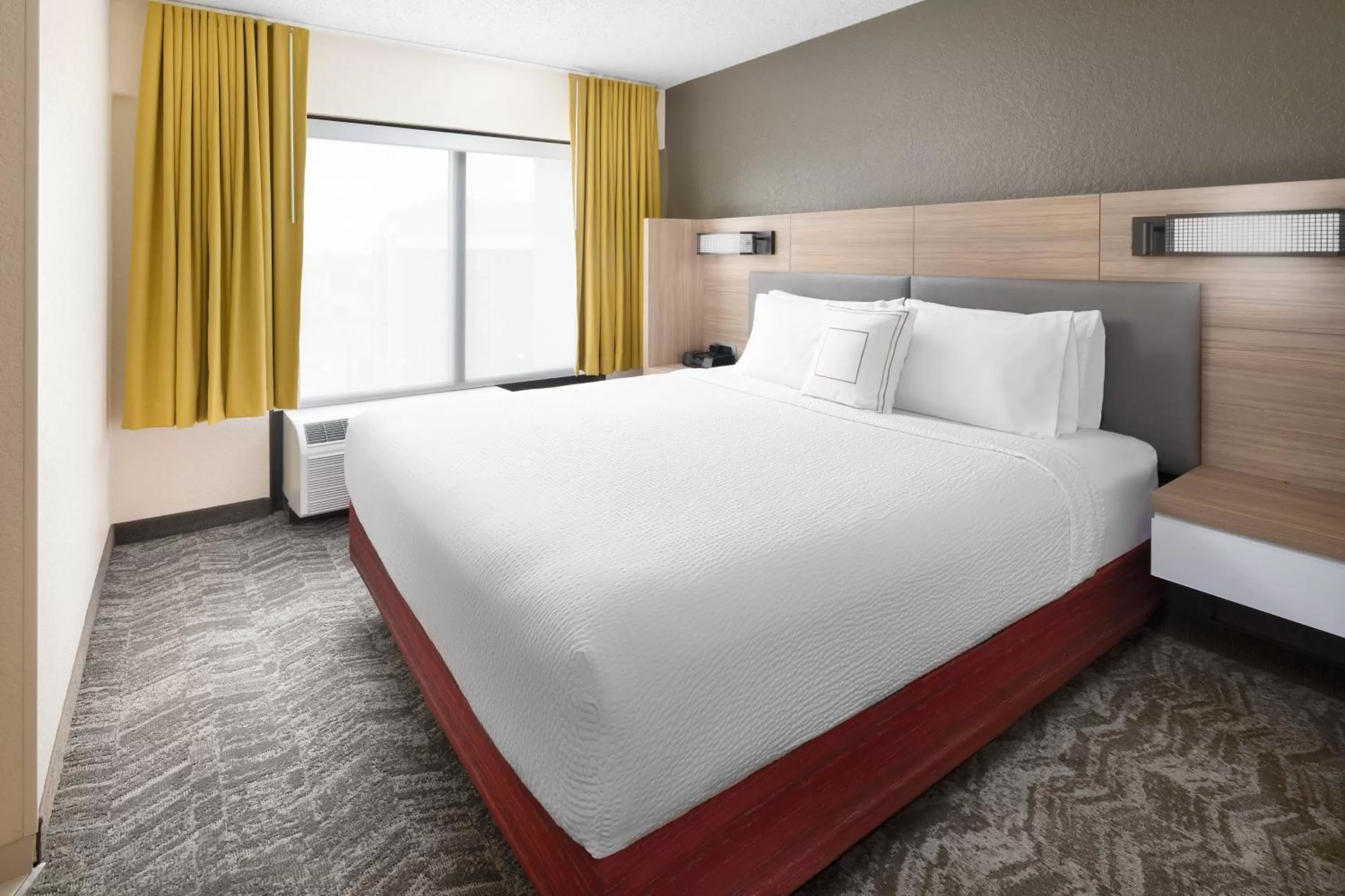 Photo of the whole room, Bed in SpringHill Suites Houston Hobby Airport