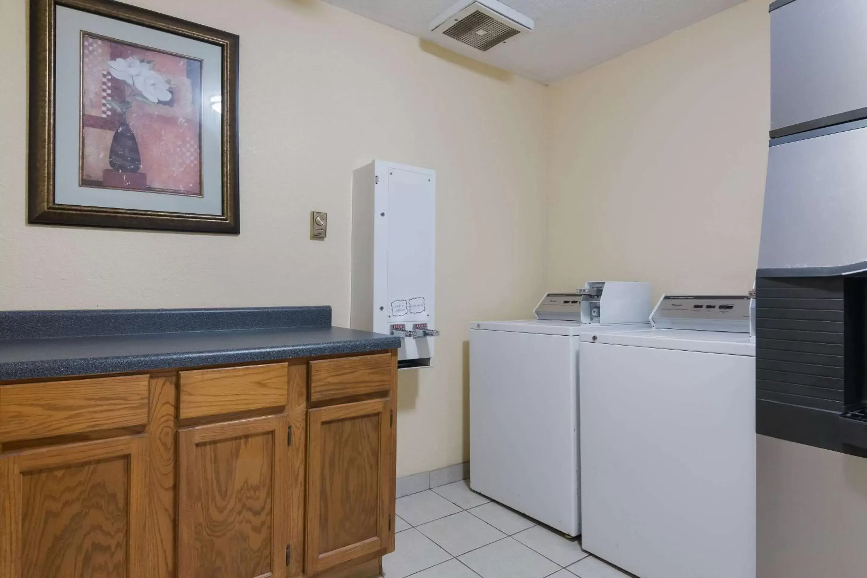 laundry, Kitchen/Kitchenette in Quality Inn Magnolia