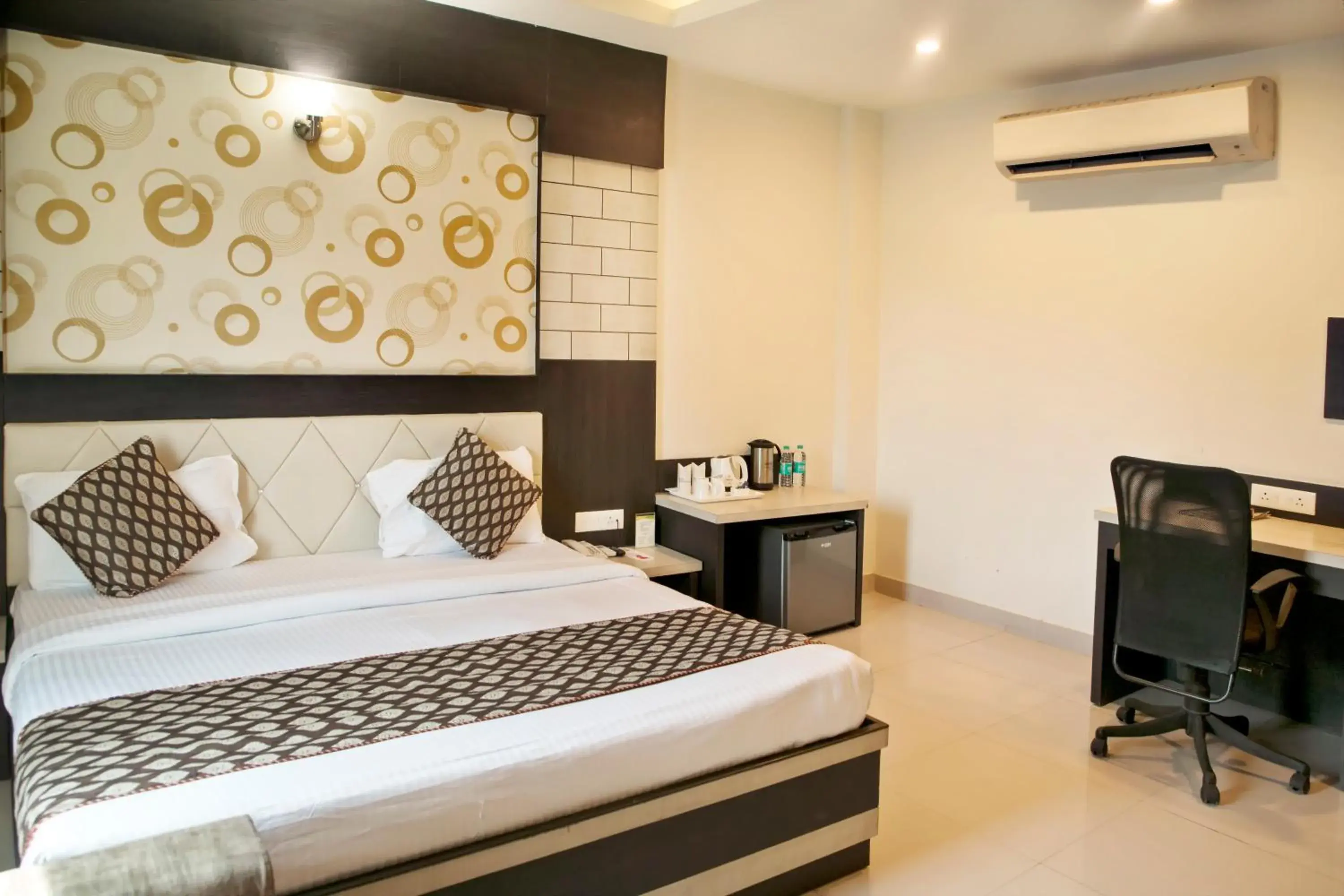 Photo of the whole room, Bed in Ganges Grand Photo of the whole room, Bed in Ganges Grand