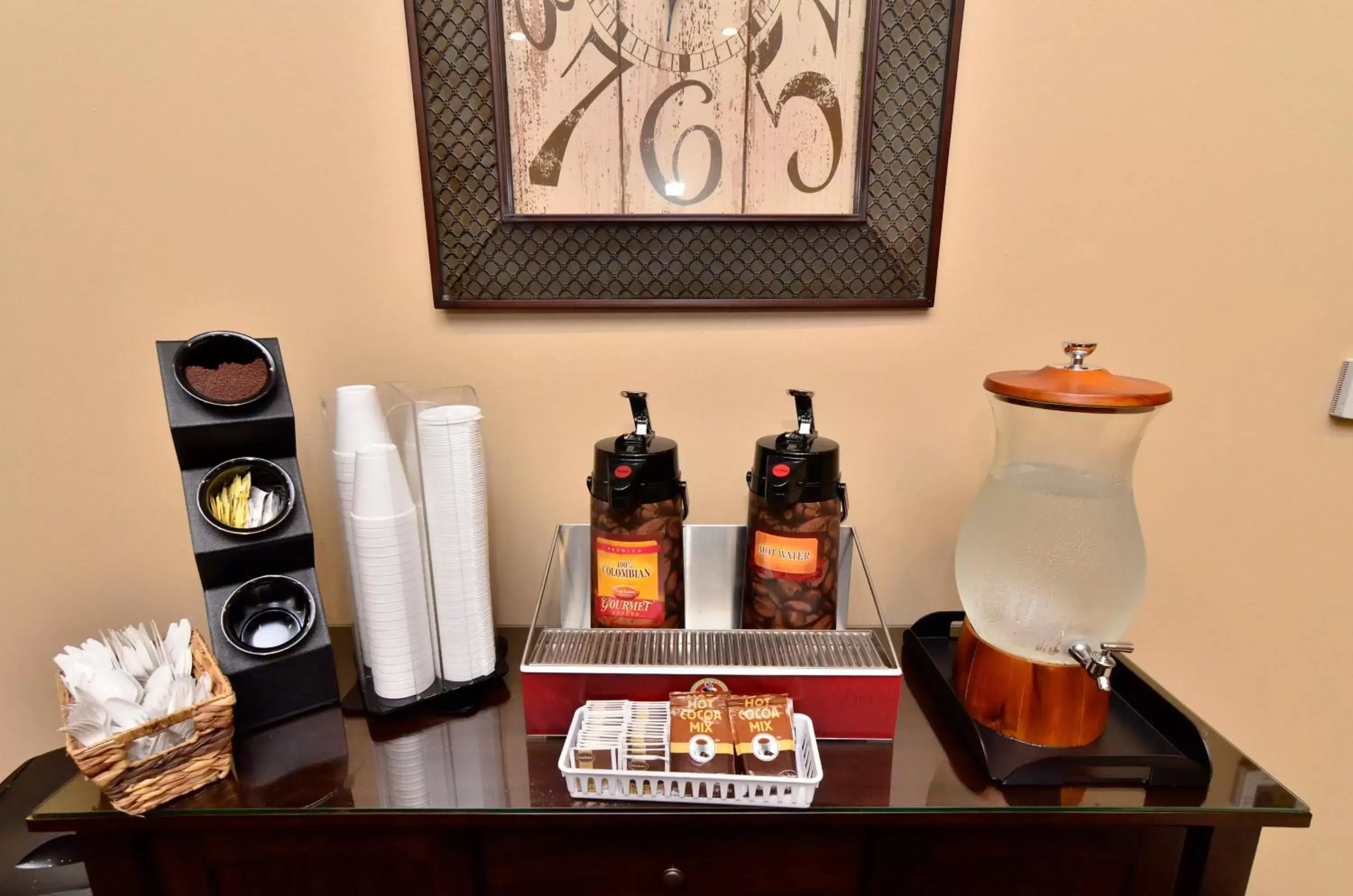 Breakfast in Cobblestone Inn & Suites Fort Madison Breakfast in Cobblestone Inn & Suites Fort Madison