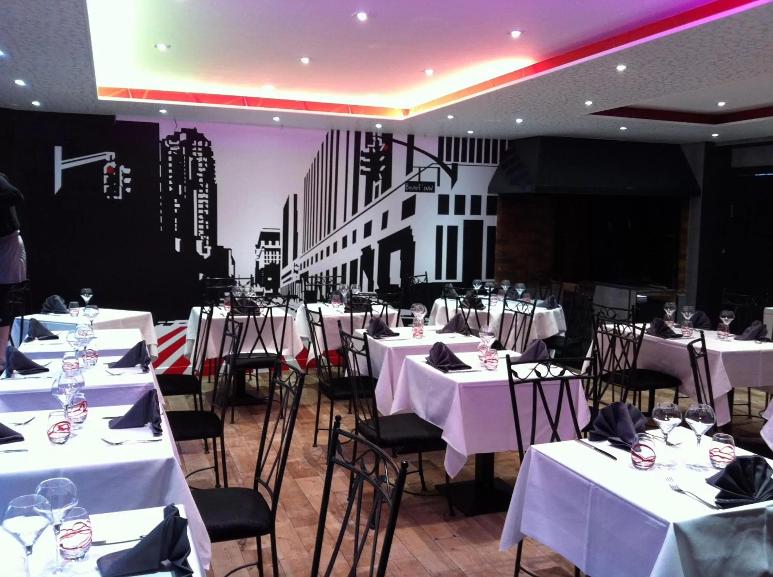 Restaurant/places to eat in Le Beverl'inn
