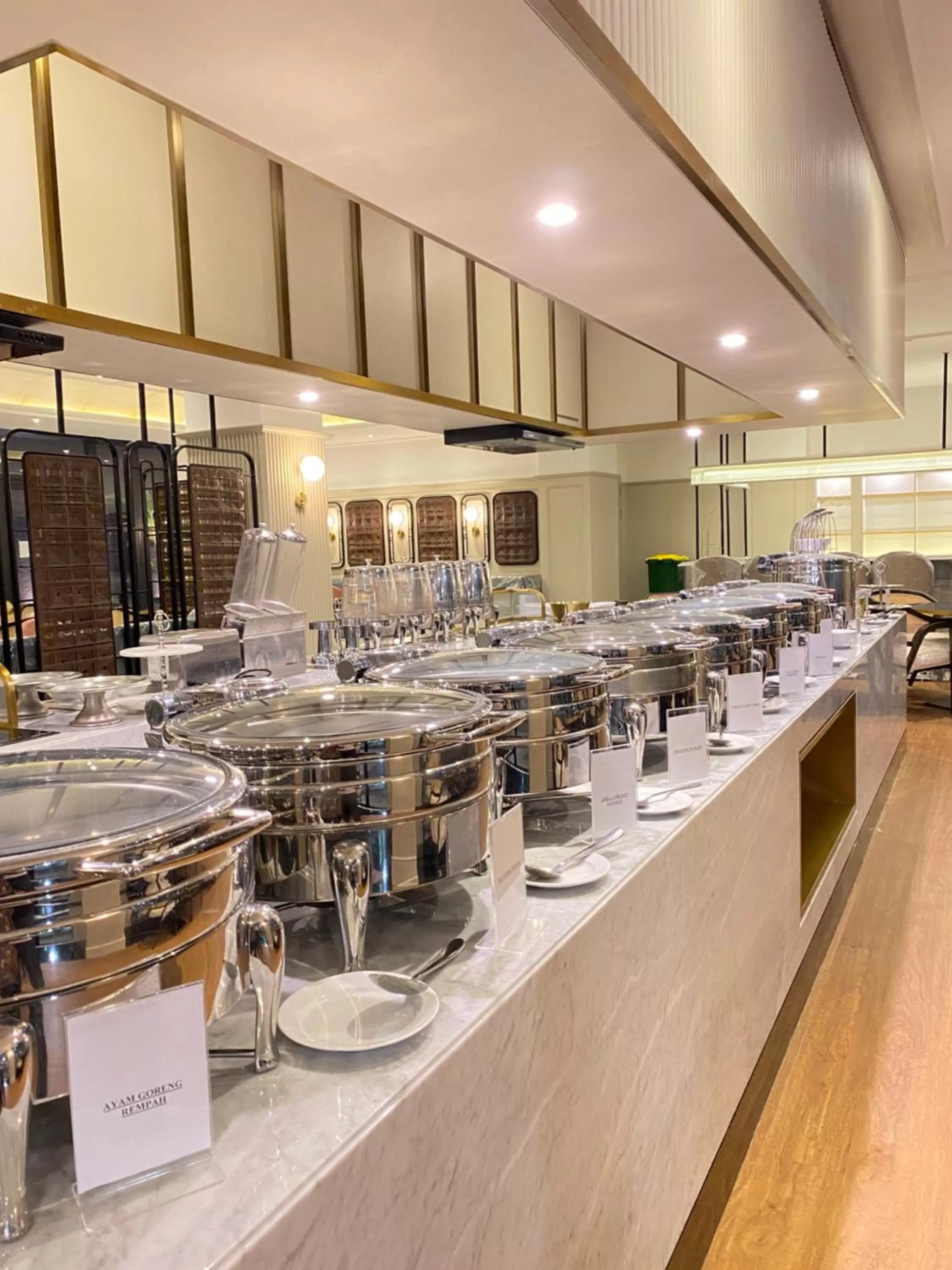 Restaurant/Places to Eat in Maia Hotel Jakarta