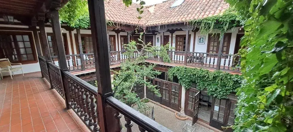 Inner courtyard view, Balcony/Terrace in Hosteria Real De Zamora