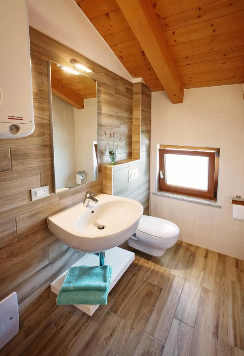 Bathroom in Albergo Diffuso Tolmezzo