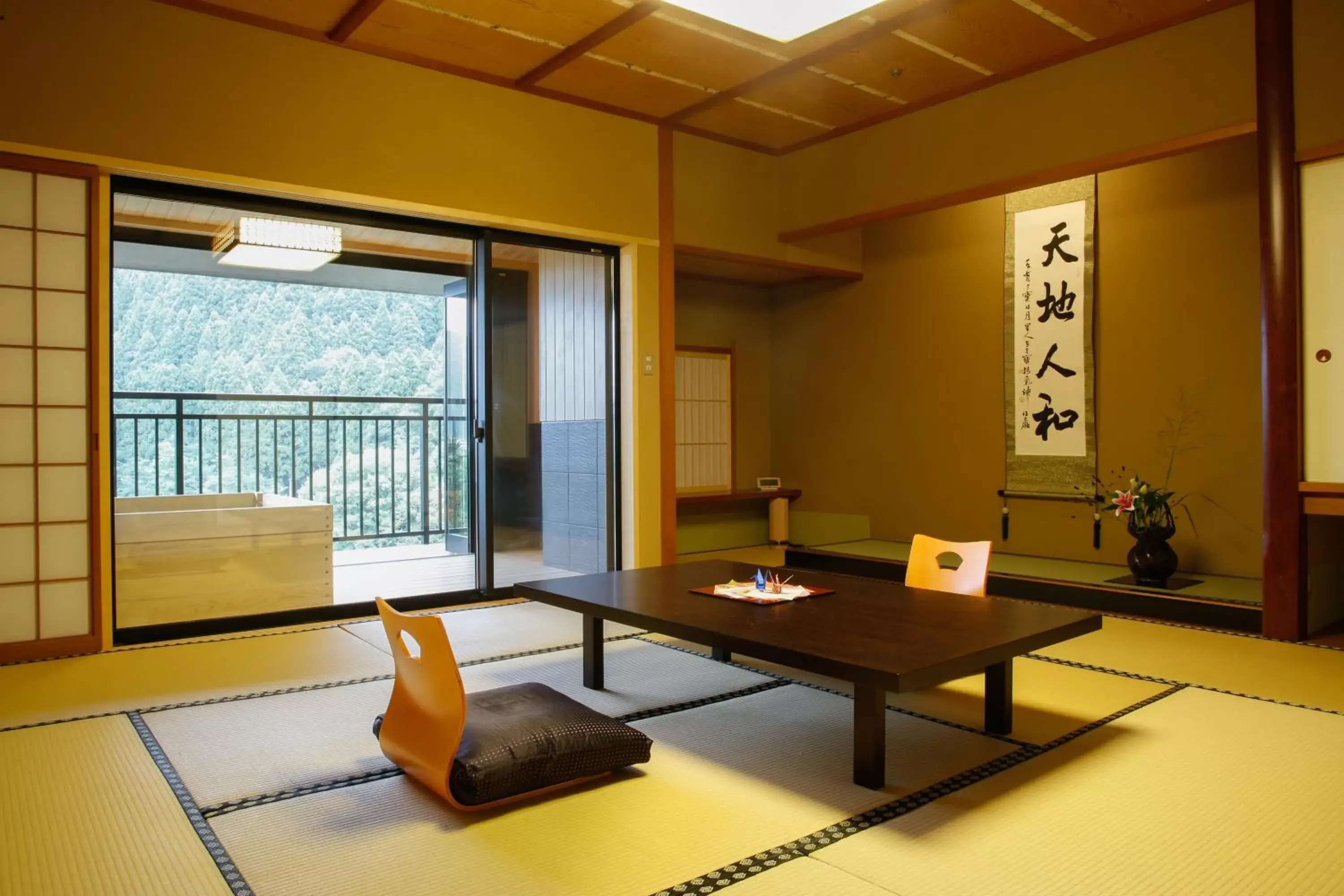 Photo of the whole room, Seating Area in Yamanaka Onsen Hanatsubaki                                                 