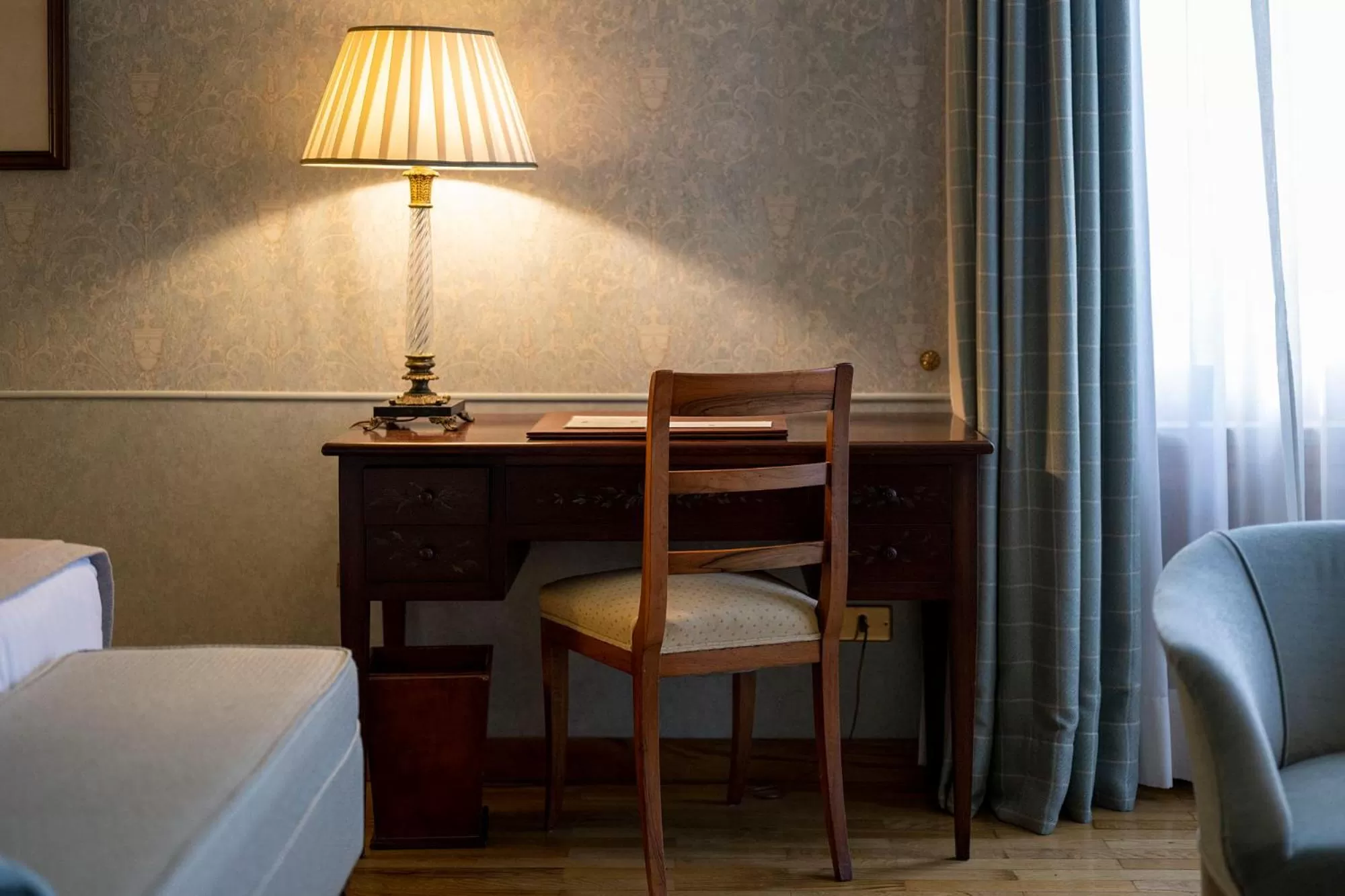 Seating area, Bed in Hotel Villa Cipriani