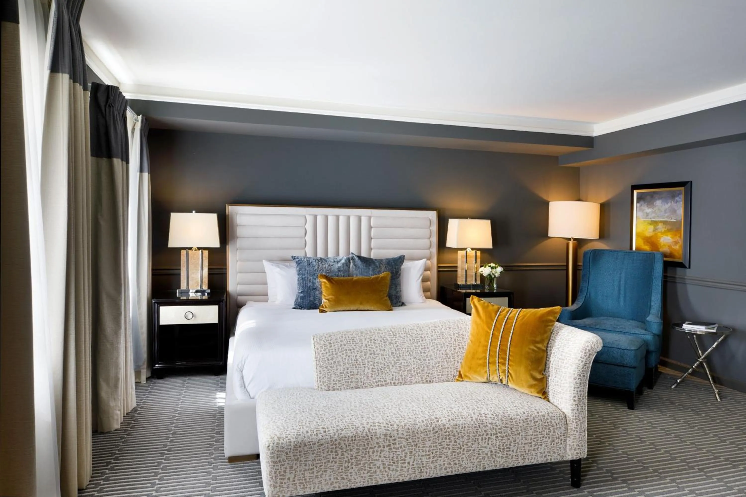 Photo of the whole room, Bed in Ambassador Hotel Tulsa, Autograph Collection