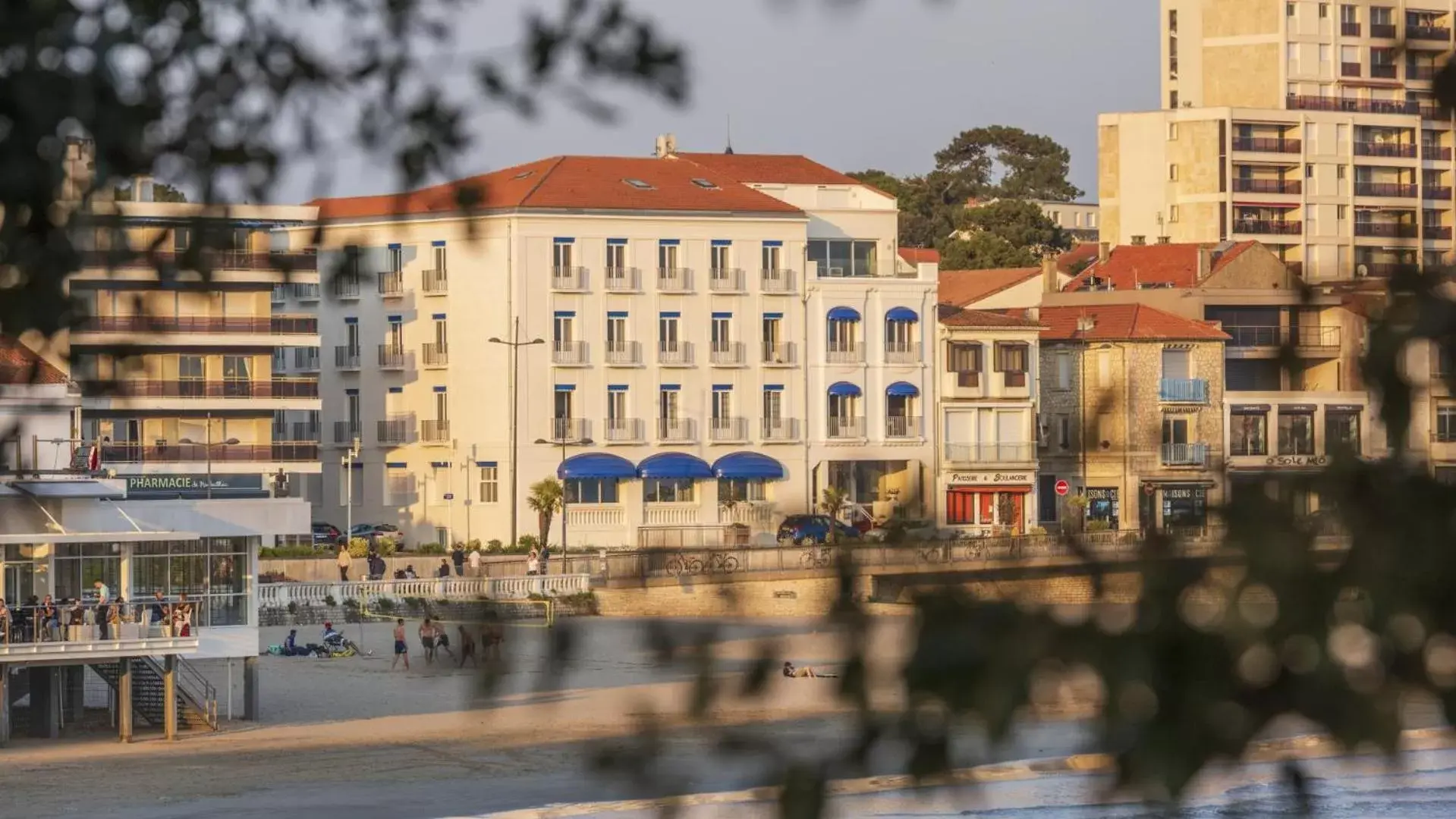 Property Building in CERISE Royan - Le Grand Hôtel de la Plage