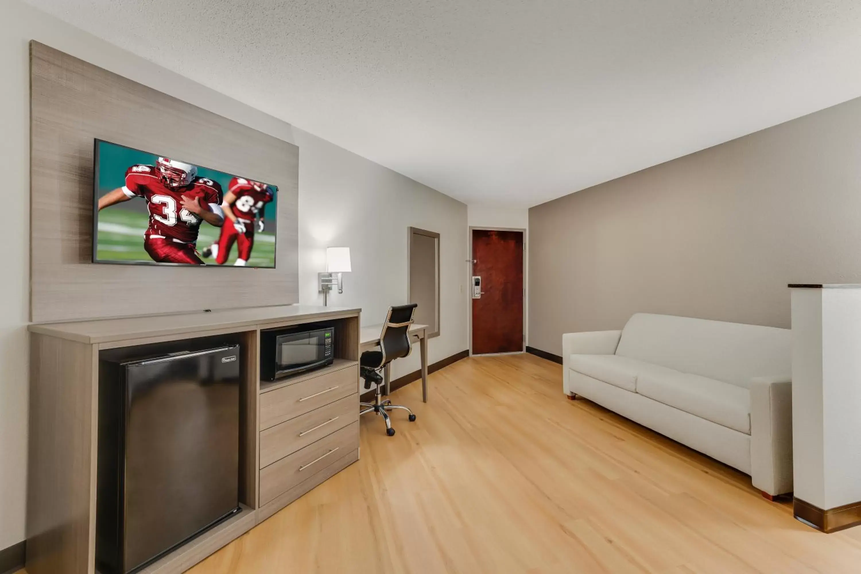 Photo of the whole room, TV/Entertainment Center in Red Roof Inn & Suites Newport - Middletown, RI