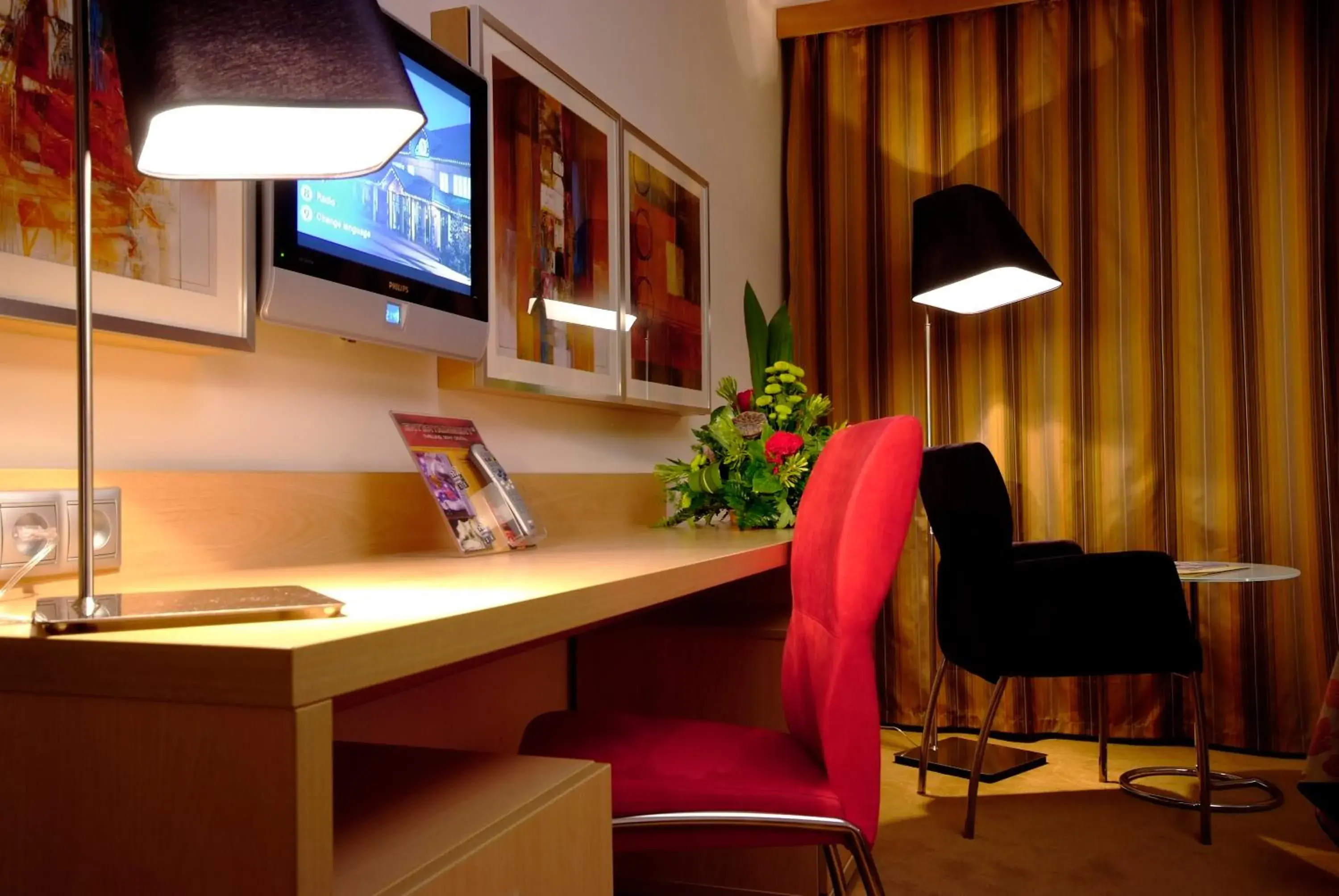 TV and multimedia, TV/Entertainment Center in Hotel HP Park