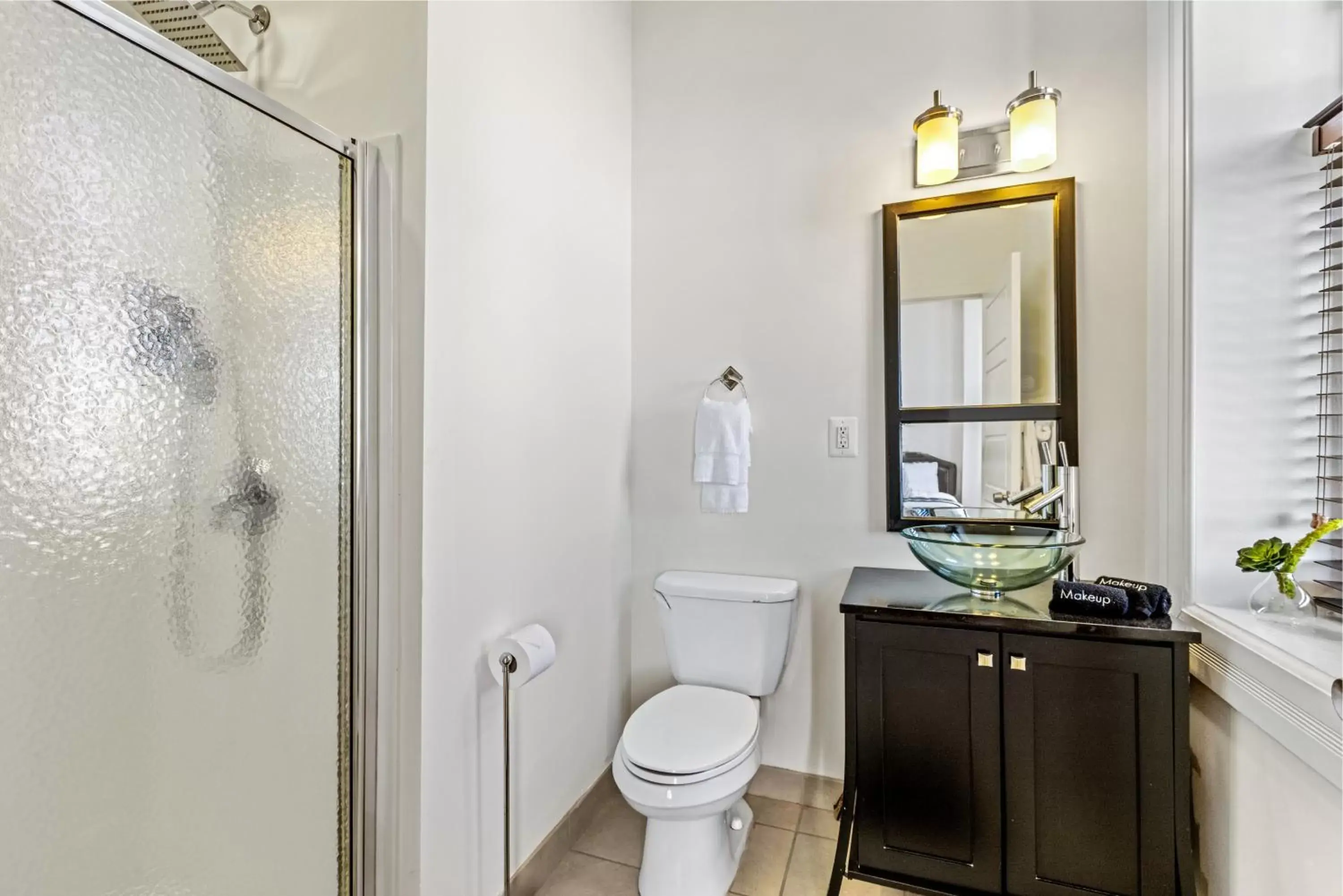 Shower, Bathroom in Brexton Hotel