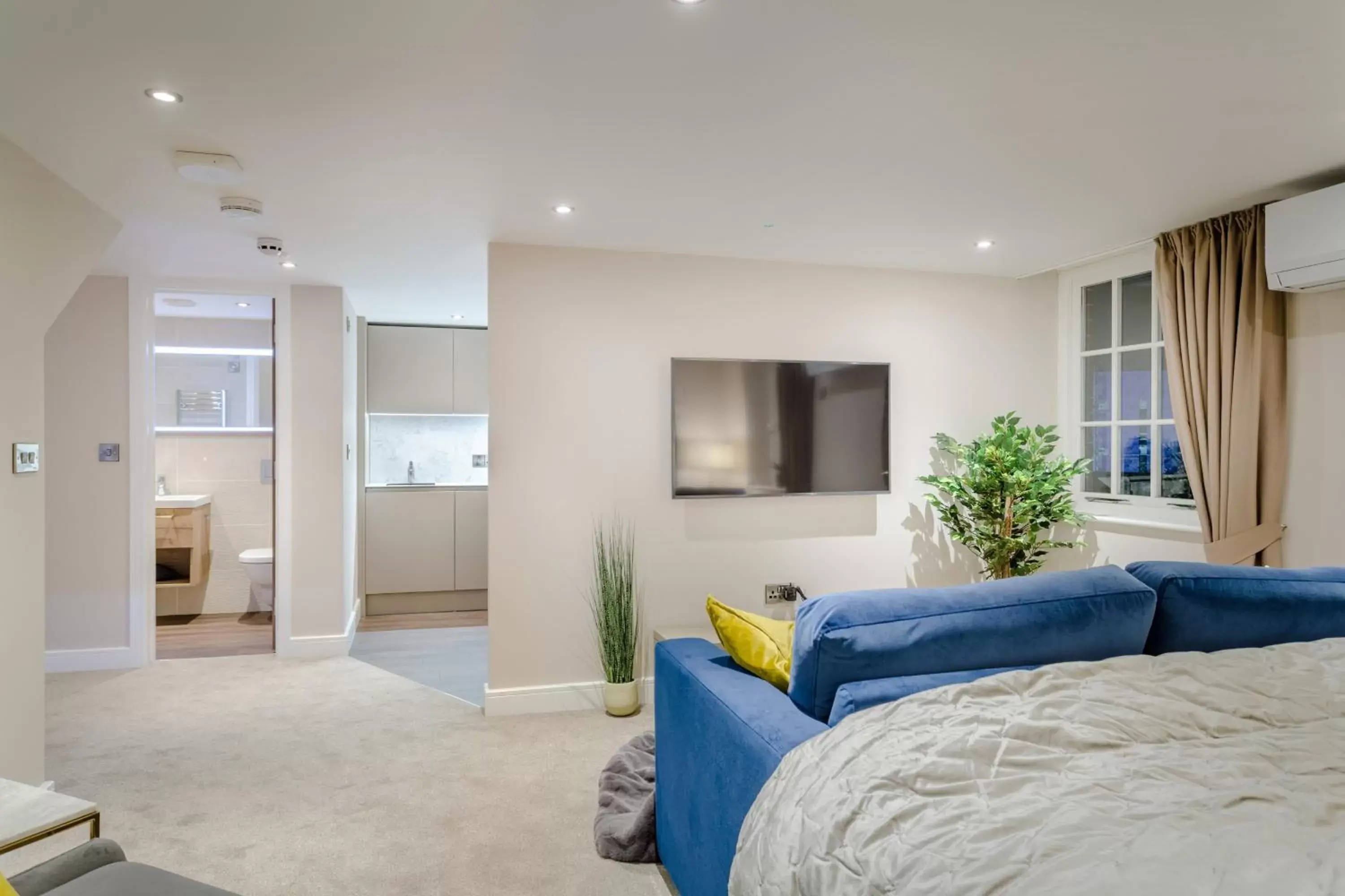 Photo of the whole room, TV/Entertainment Center in Heritage Mews Nottingham