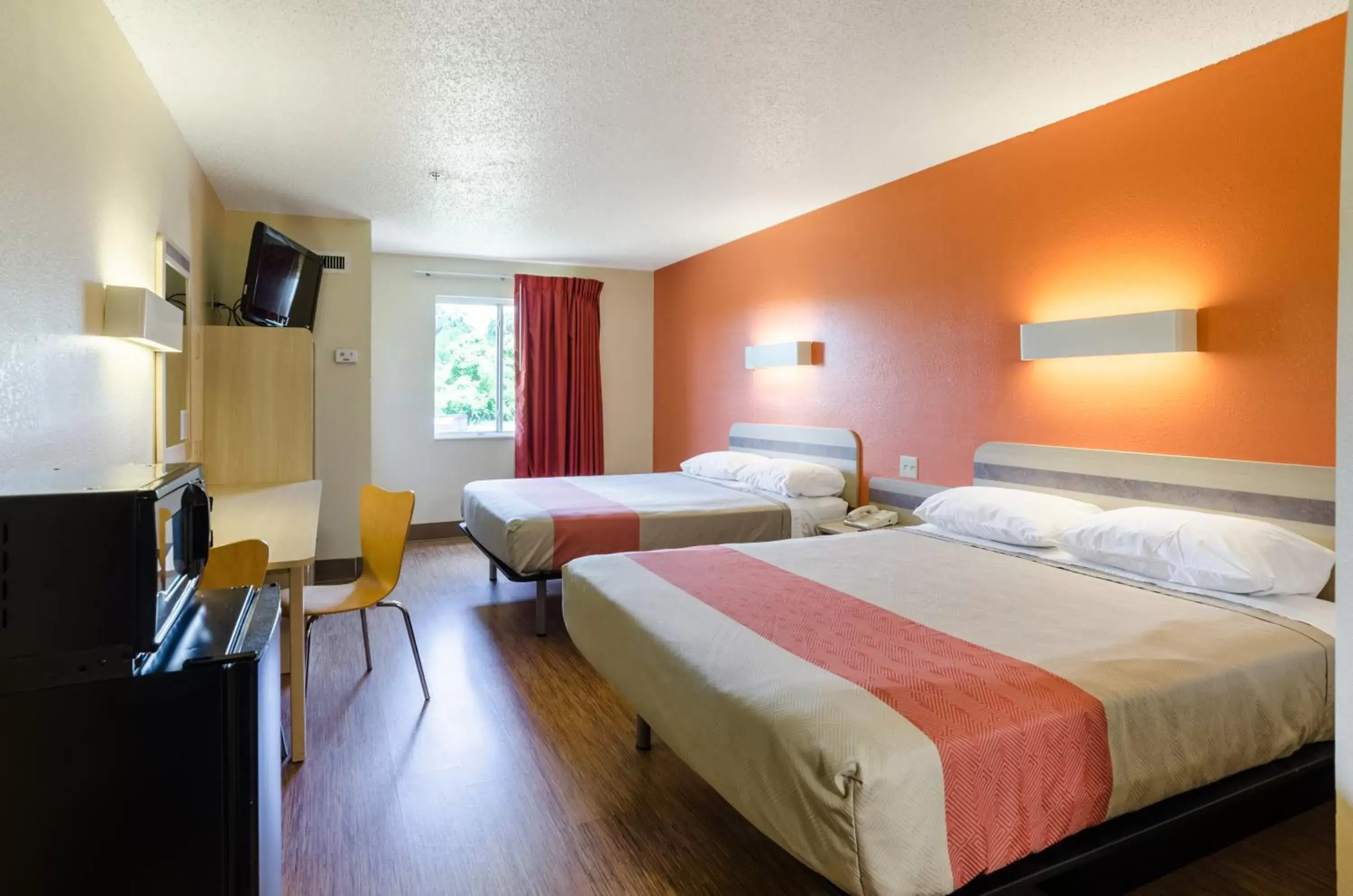 Bedroom, Bed in Motel 6-Bristol, VA