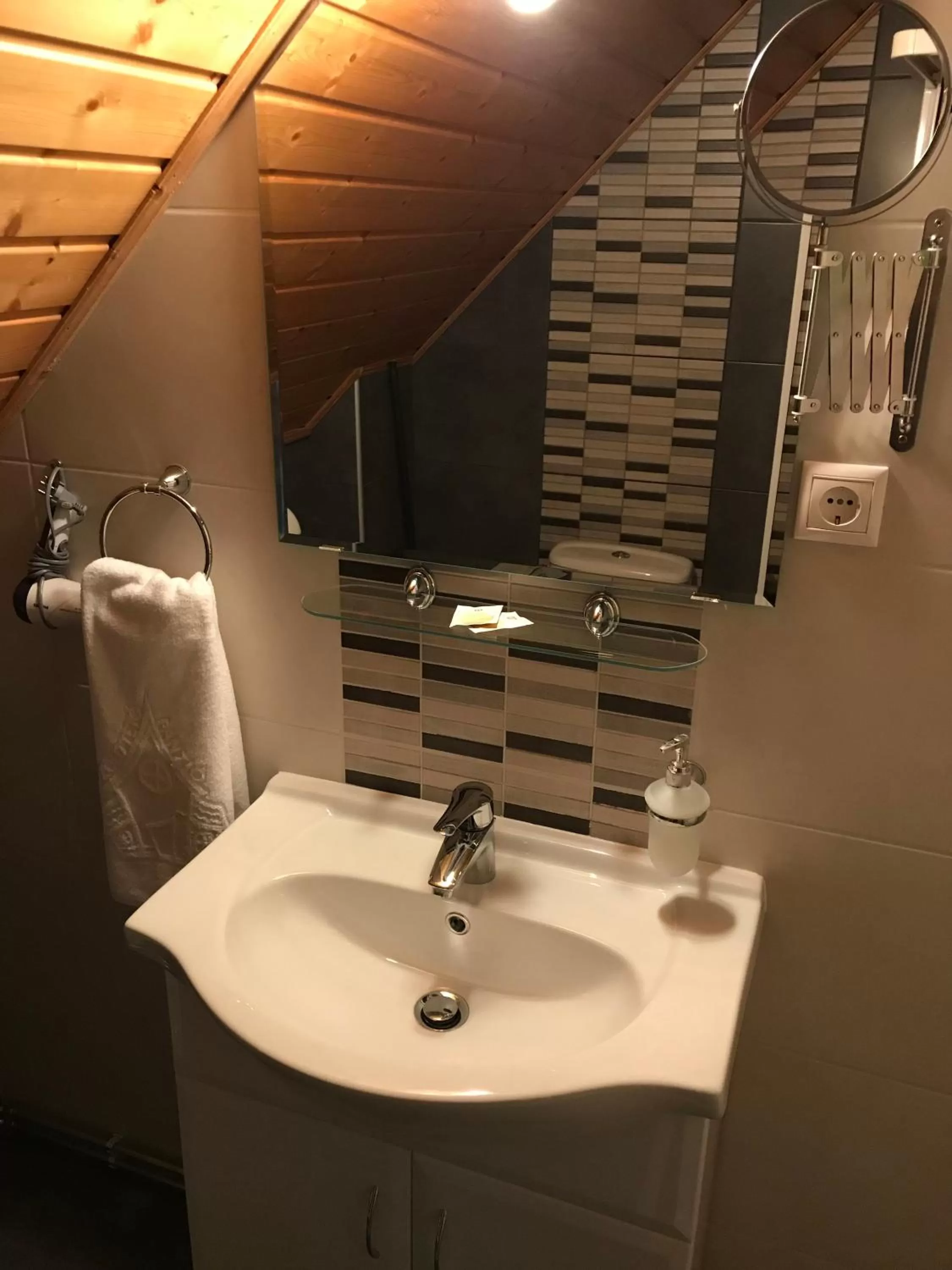 Bathroom in Zöldtető Panzió