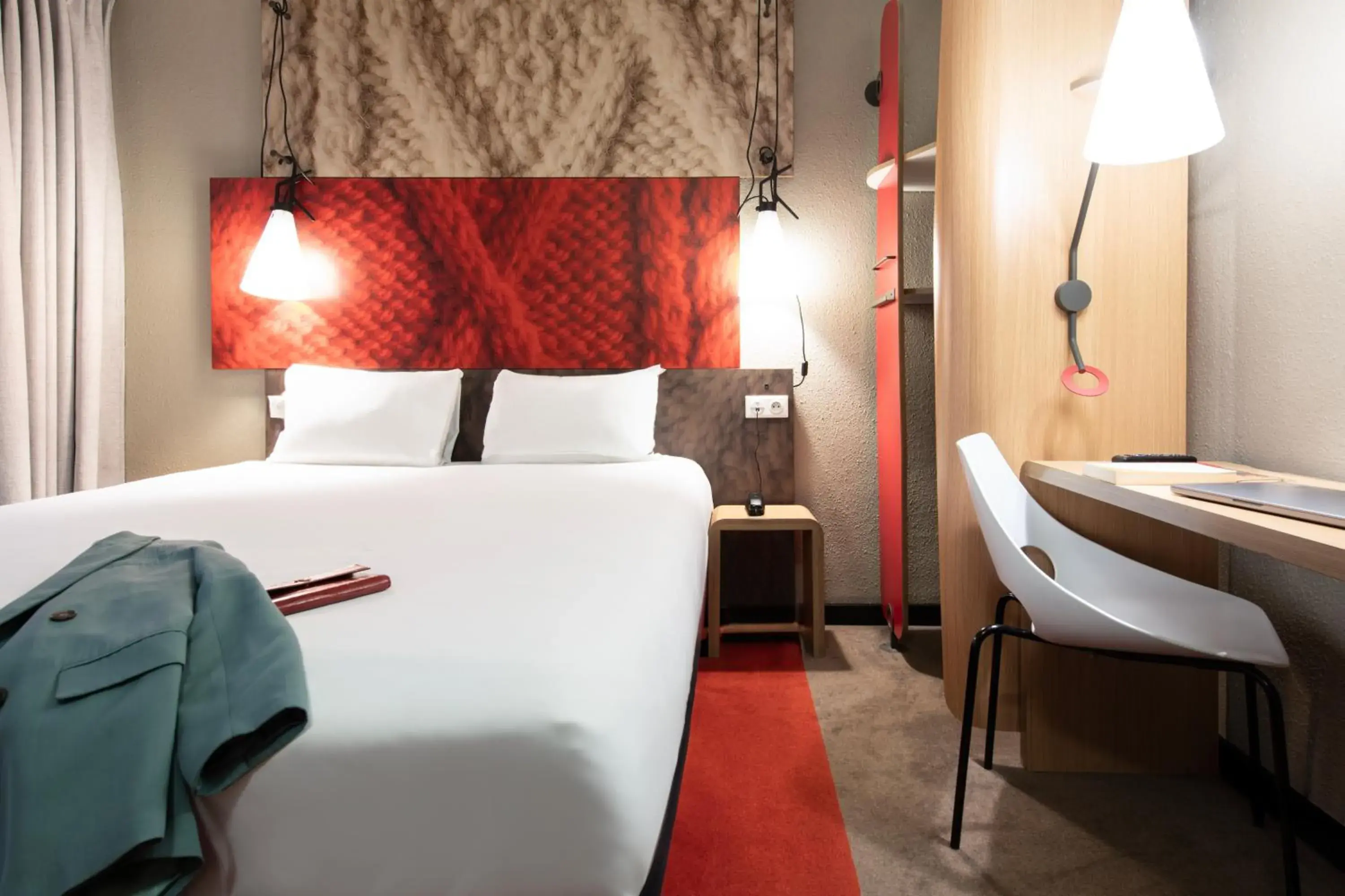 Photo of the whole room, Bed in ibis Paris Grands Boulevards Opéra 9e