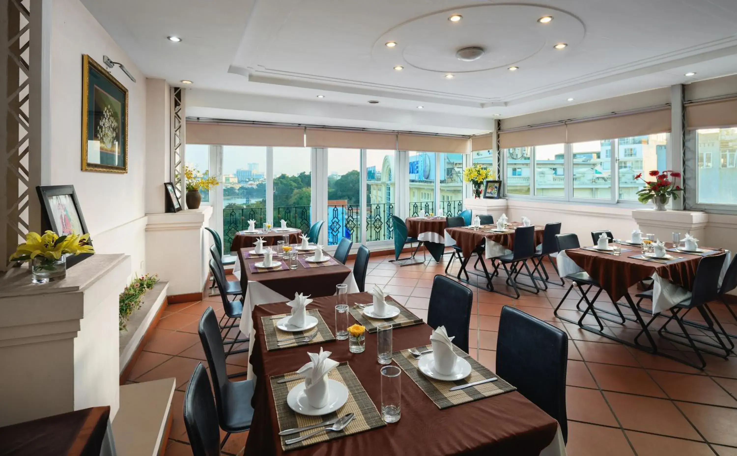 Restaurant/places to eat in Lakeside Palace Hotel Restaurant/places to eat in Lakeside Palace Hotel