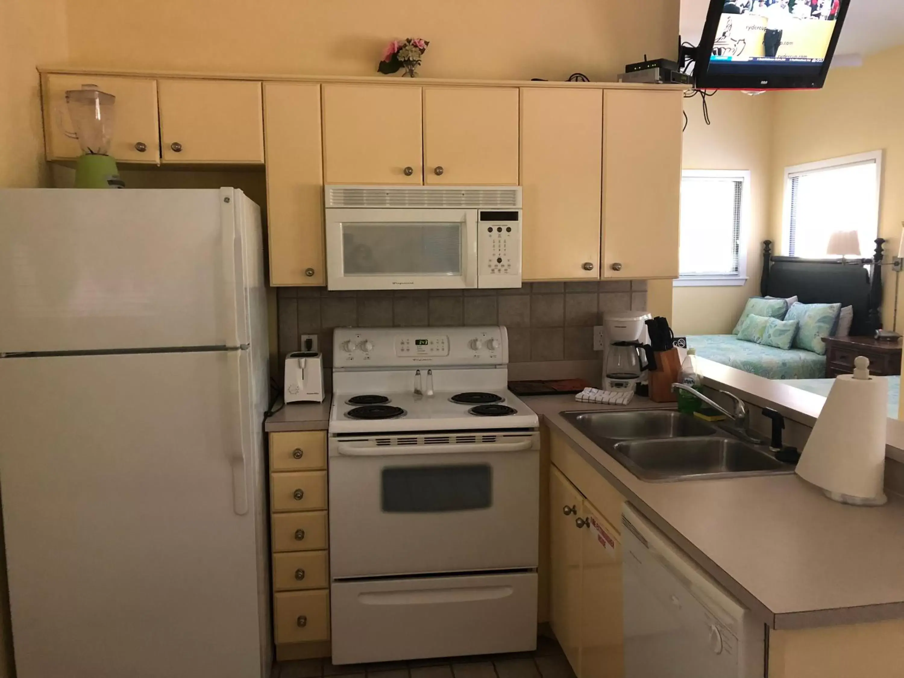 Kitchen/Kitchenette in St. James Bay Golf Club