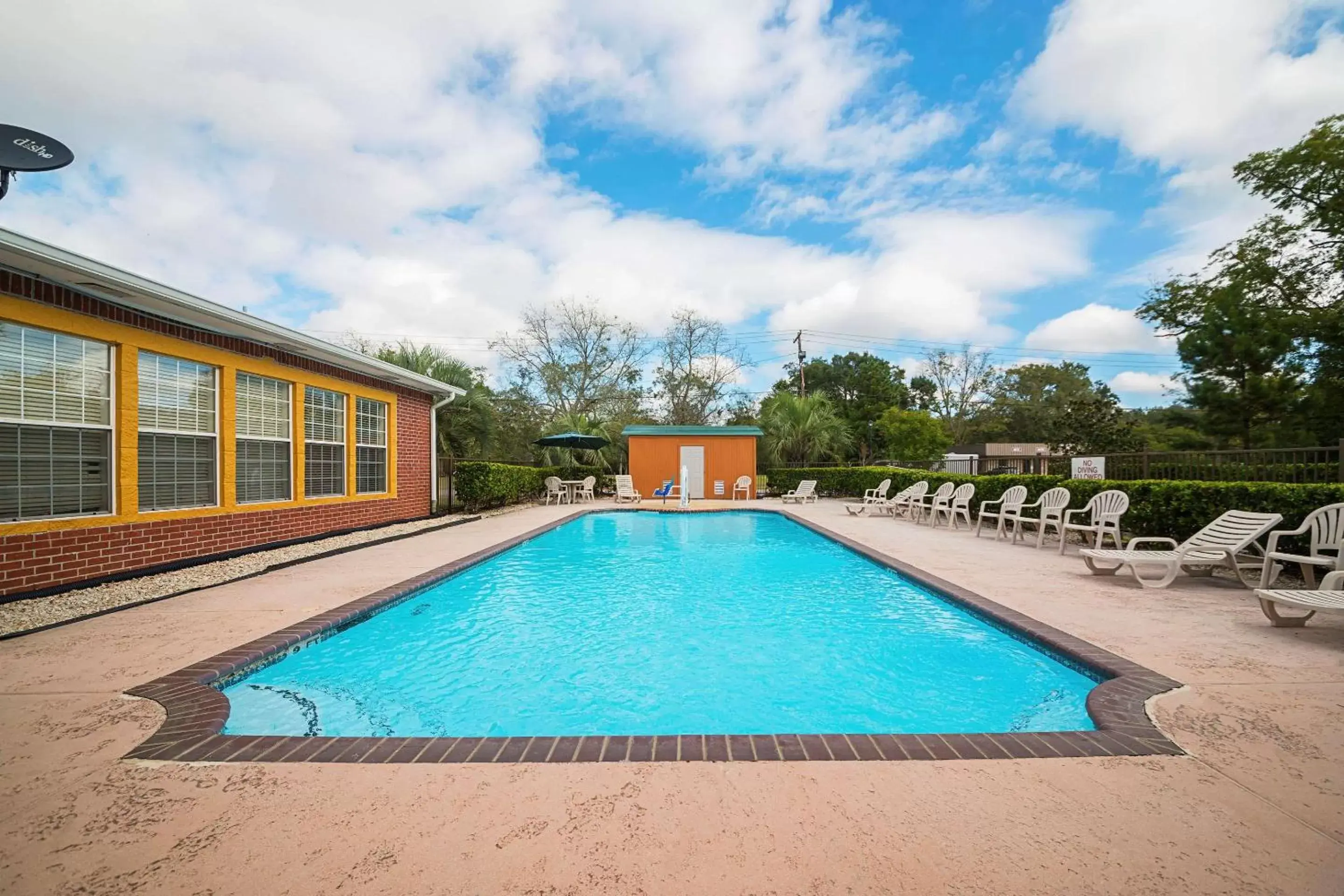 Pool view, Swimming Pool in Quality Inn