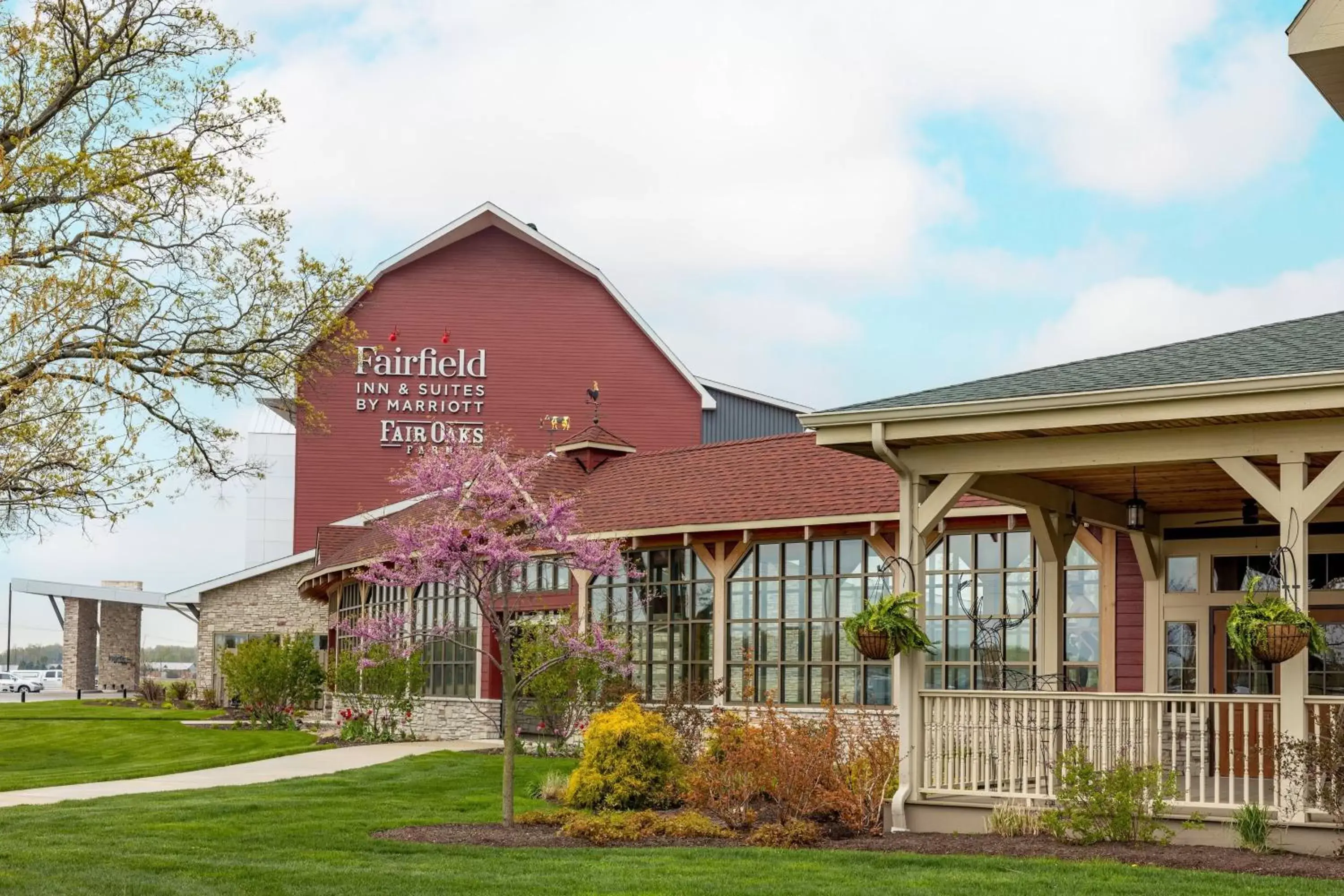 Property Building in Fairfield Inn & Suites by Marriott Fair Oaks Farms