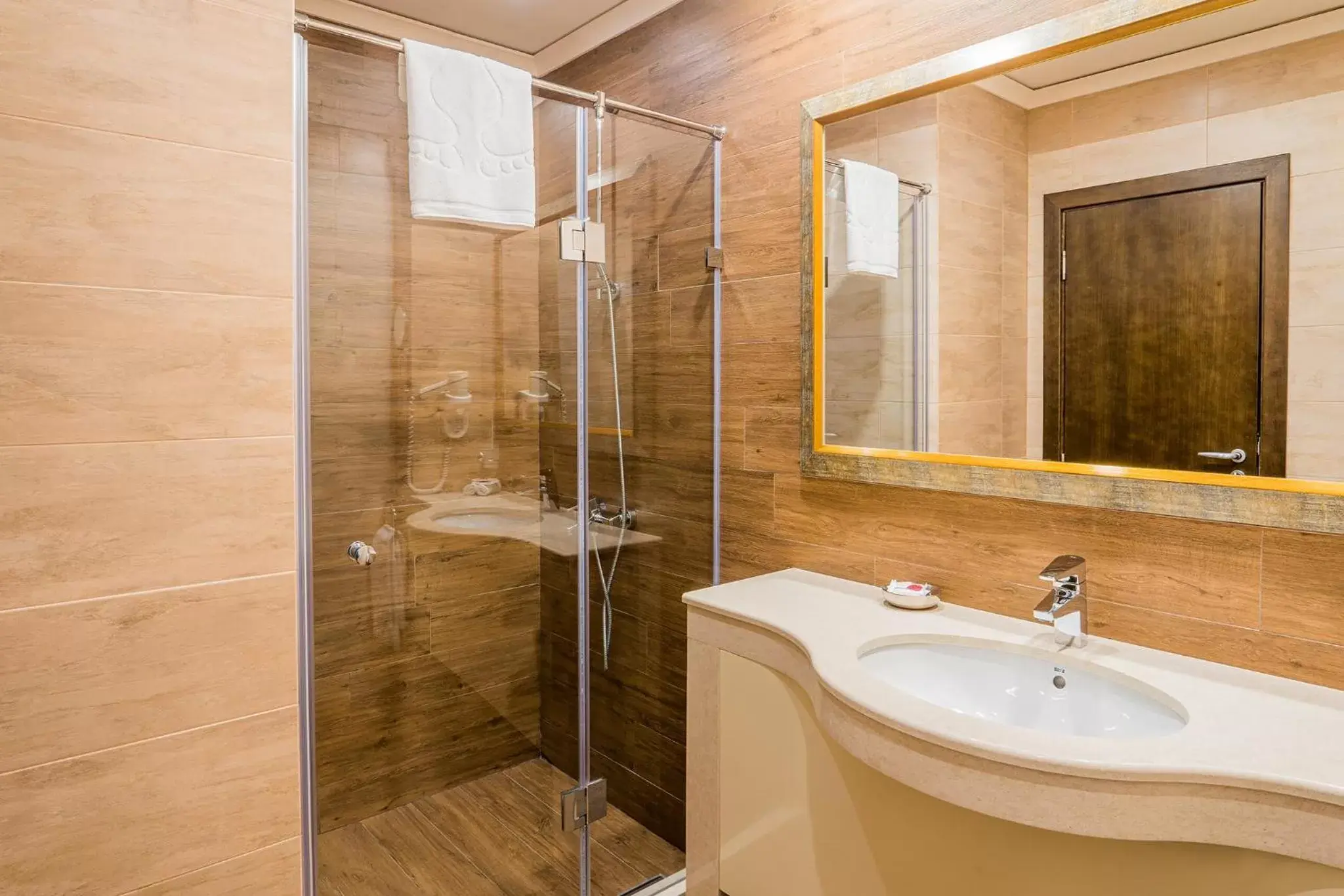 Shower, Bathroom in Budapest Hotel