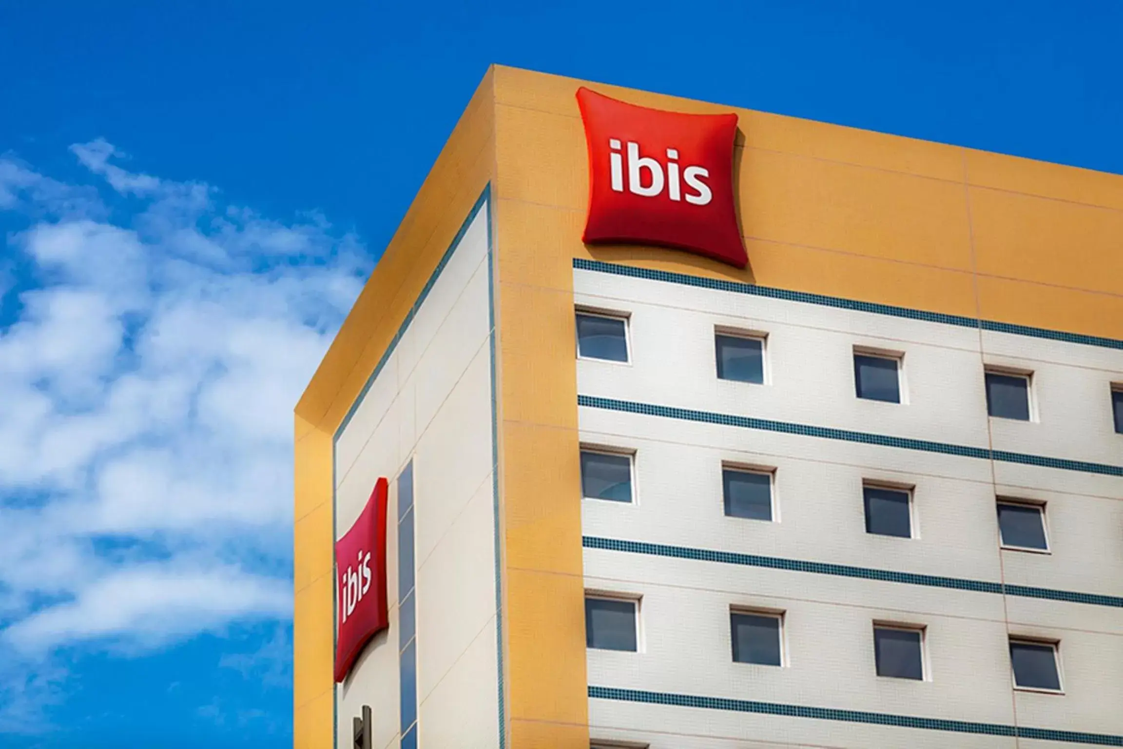 Facade/entrance in ibis Macae Facade/entrance in ibis Macae