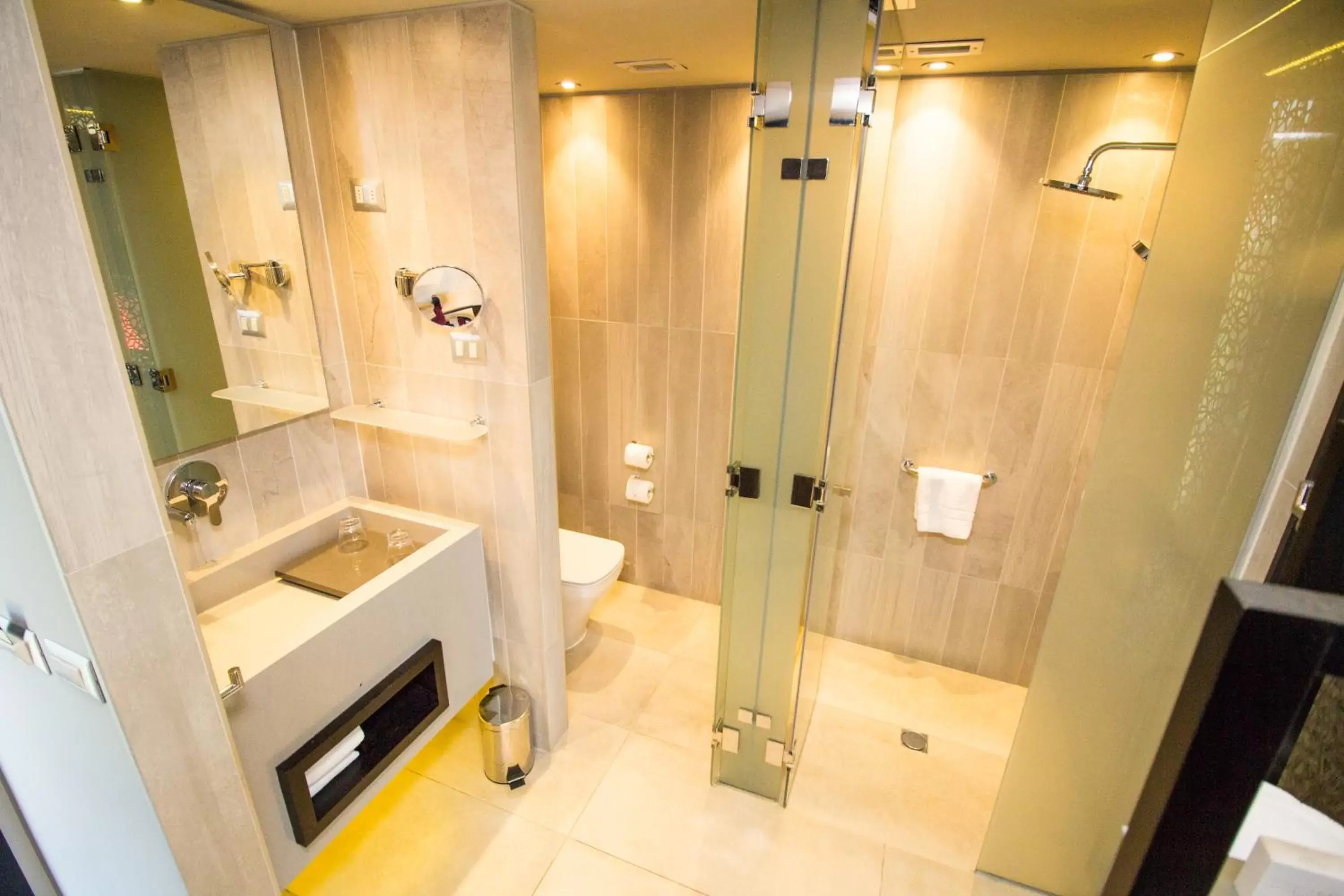 Shower, Bathroom in Ladera Boutique Hotel